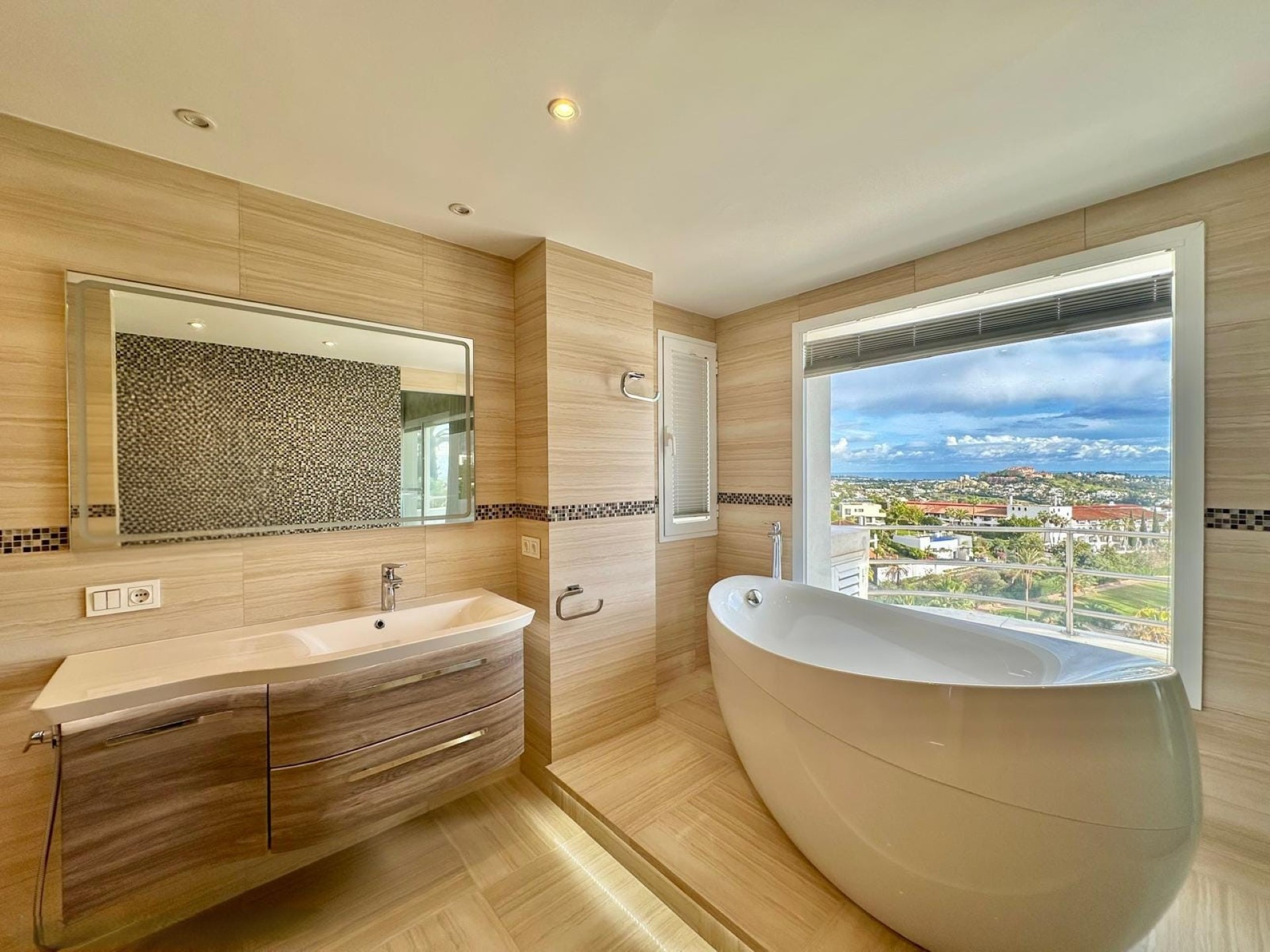 Villa de estilo Miami en exclusiva en El Herrojo