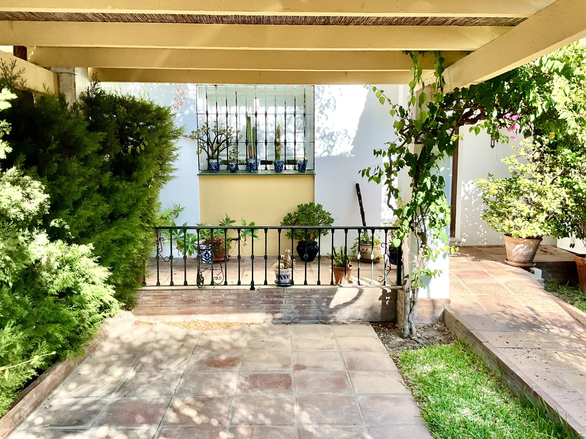 Ideal 3 bedroom townhouse with private garden in Monte Biarritz, Estepona