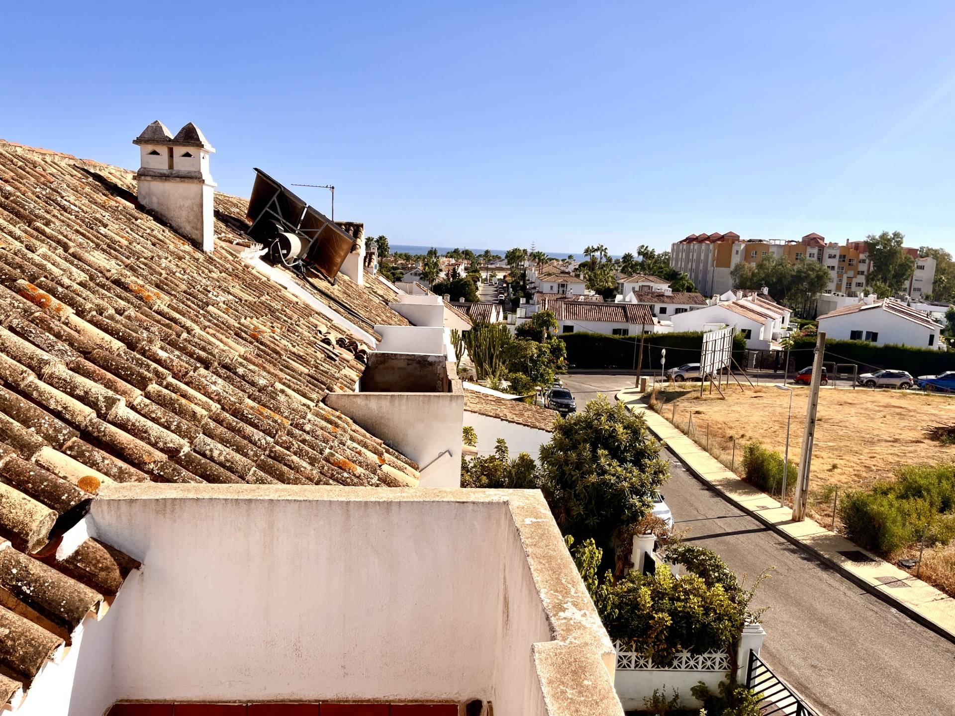 Ideal 3 bedroom townhouse with private garden in Monte Biarritz, Estepona