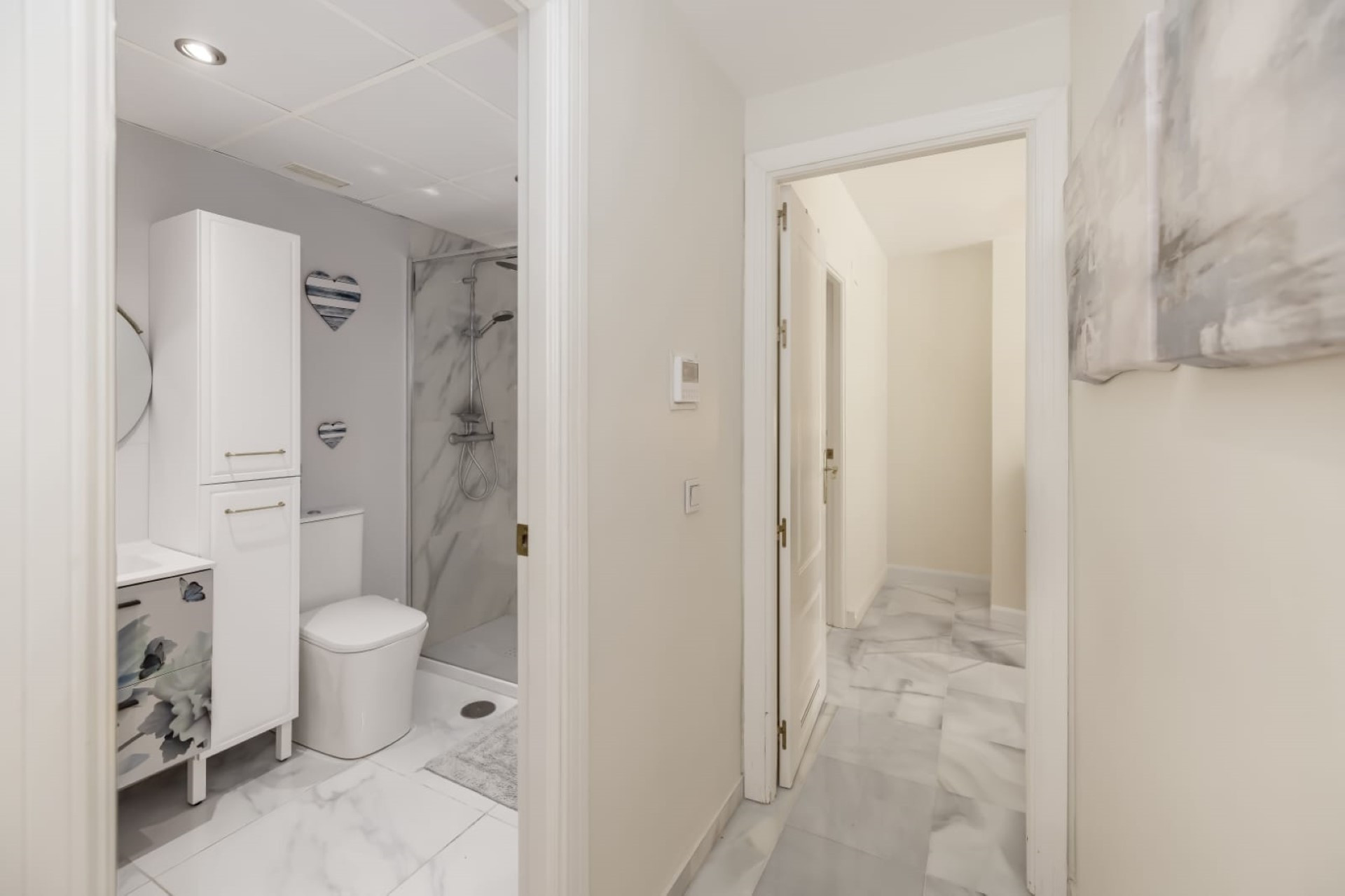 Apartamento contemporáneo de 2 dormitorios con amplia terraza en Lorcrimar, Nueva Andalucía