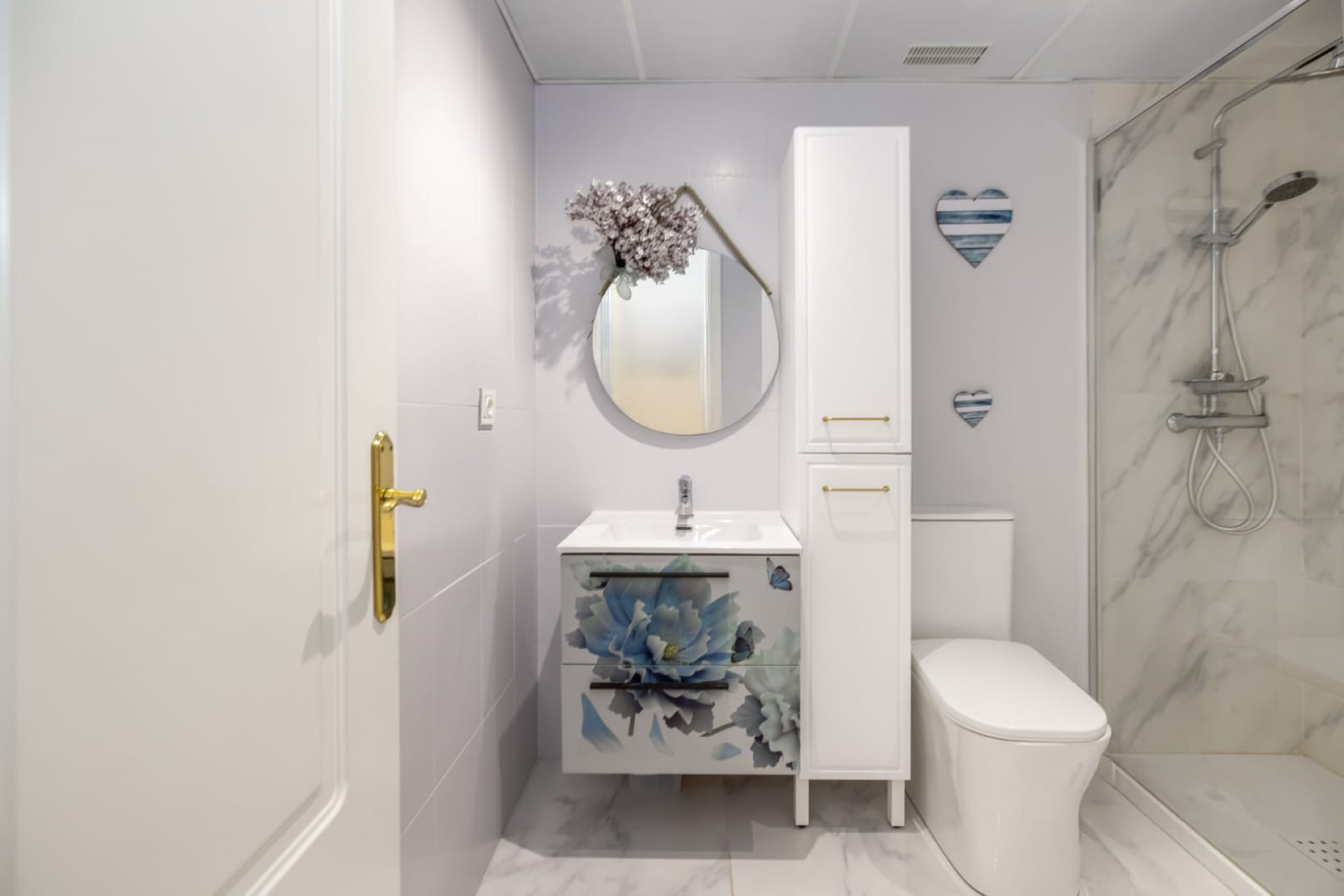 Apartamento contemporáneo de 2 dormitorios con amplia terraza en Lorcrimar, Nueva Andalucía