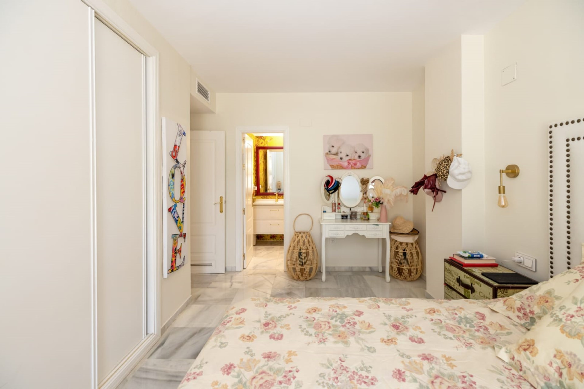 Apartamento contemporáneo de 2 dormitorios con amplia terraza en Lorcrimar, Nueva Andalucía