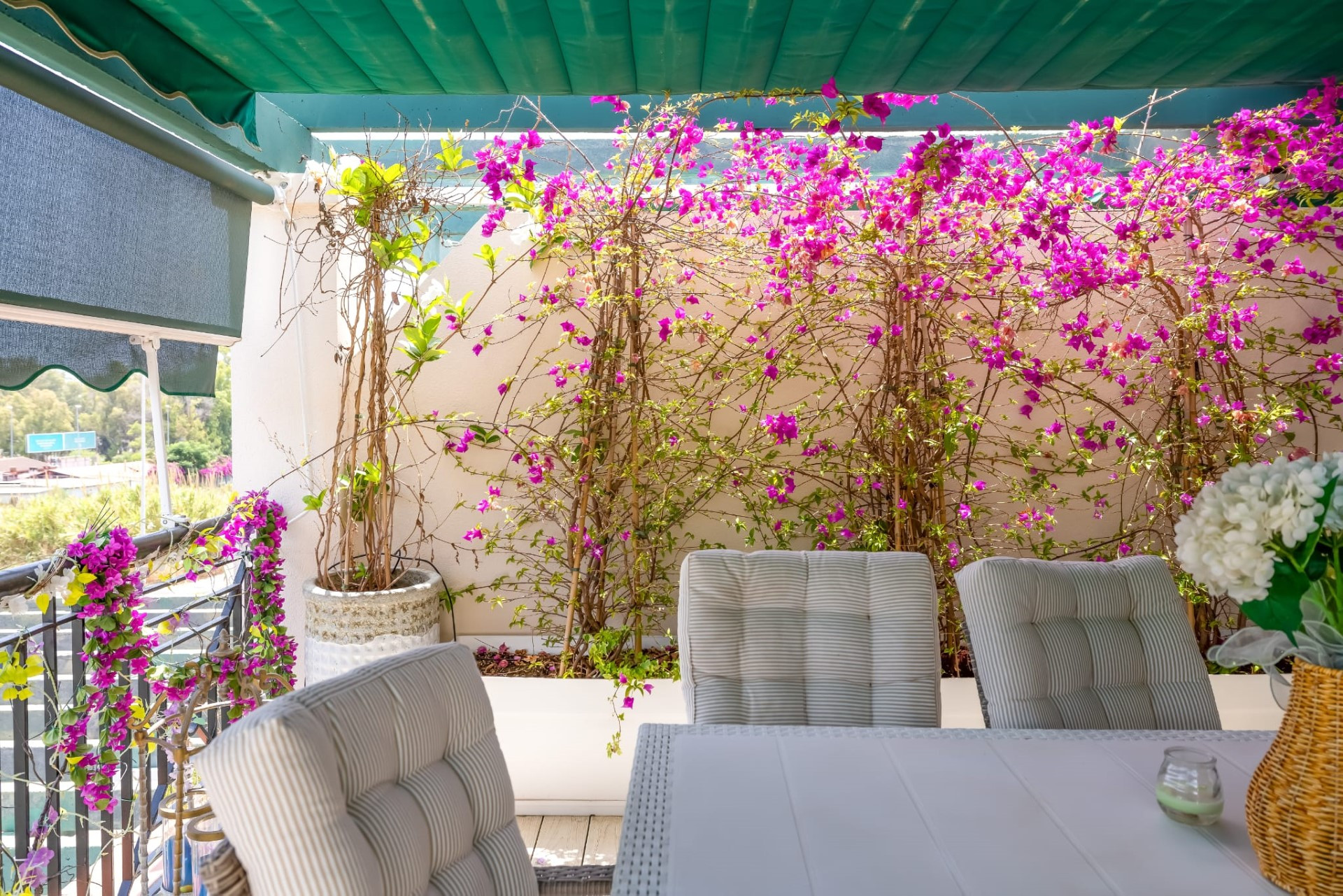 Apartamento contemporáneo de 2 dormitorios con amplia terraza en Lorcrimar, Nueva Andalucía