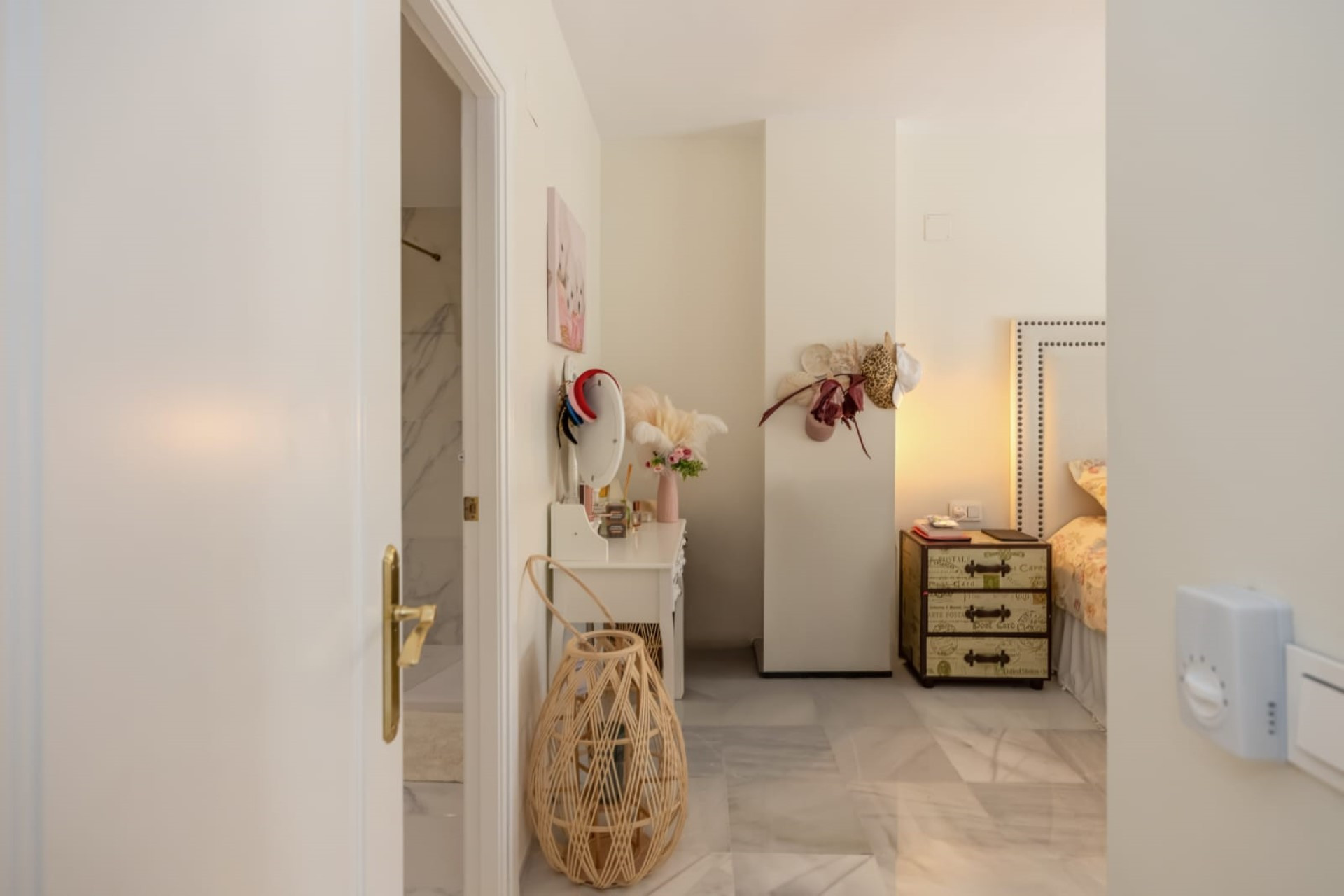 Apartamento contemporáneo de 2 dormitorios con amplia terraza en Lorcrimar, Nueva Andalucía