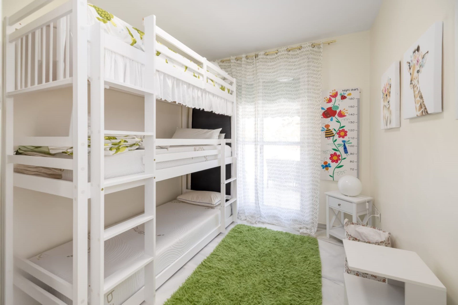 Apartamento contemporáneo de 2 dormitorios con amplia terraza en Lorcrimar, Nueva Andalucía