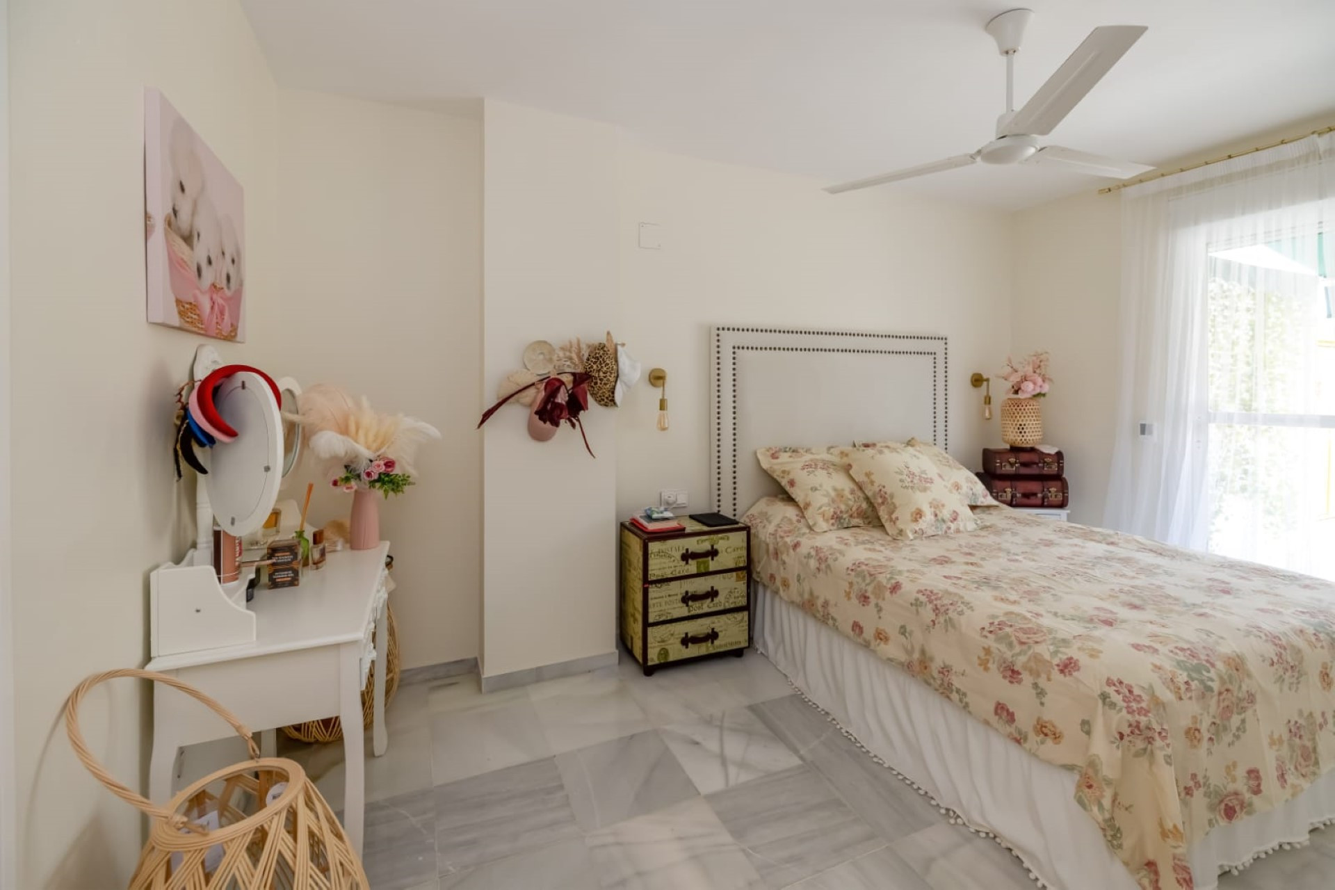 Apartamento contemporáneo de 2 dormitorios con amplia terraza en Lorcrimar, Nueva Andalucía