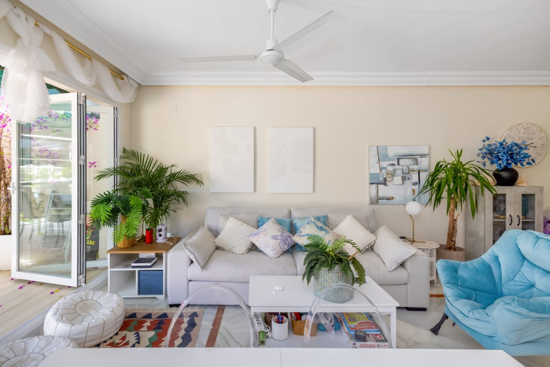 Apartamento contemporáneo de 2 dormitorios con amplia terraza en Lorcrimar, Nueva Andalucía