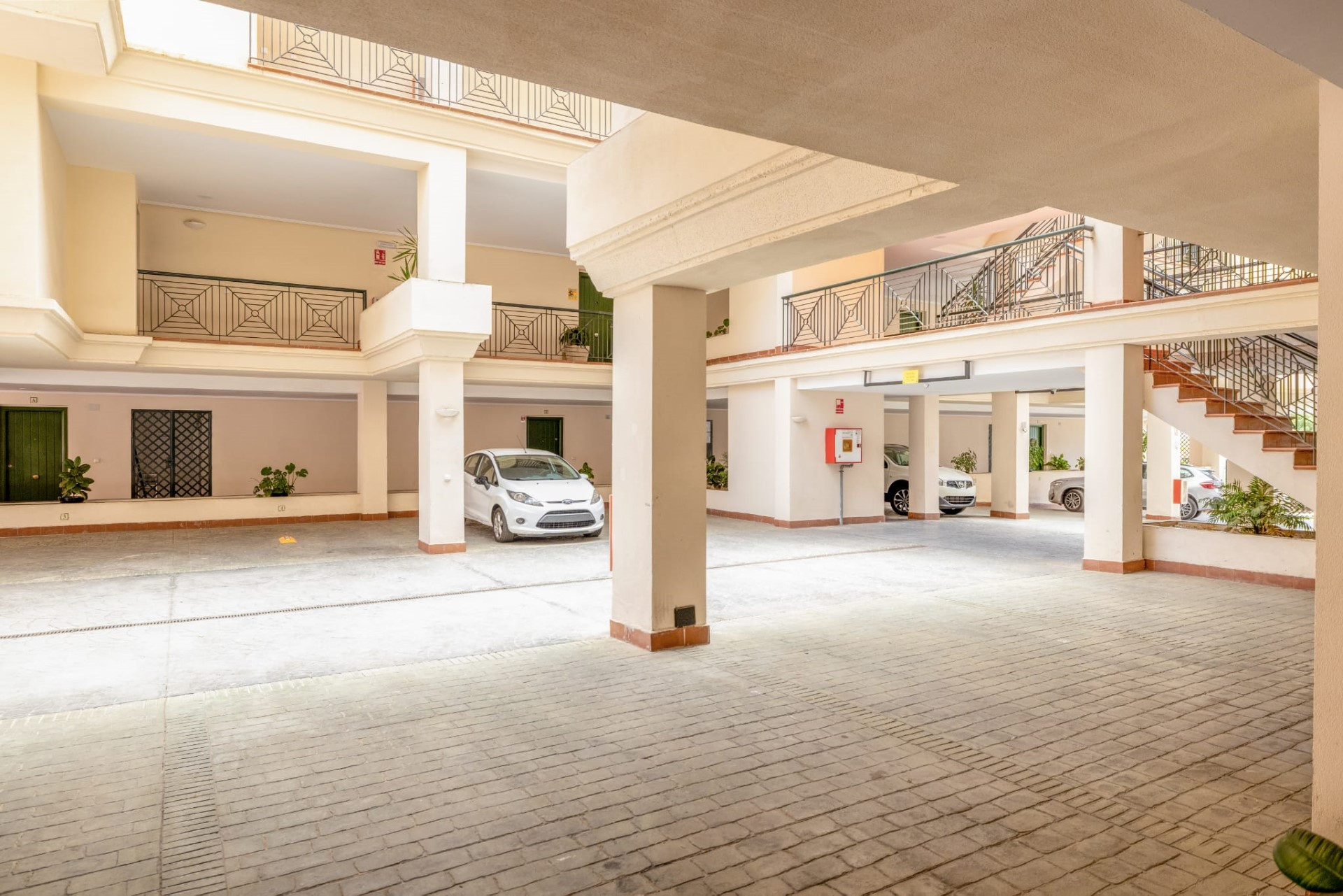 Apartamento contemporáneo de 2 dormitorios con amplia terraza en Lorcrimar, Nueva Andalucía