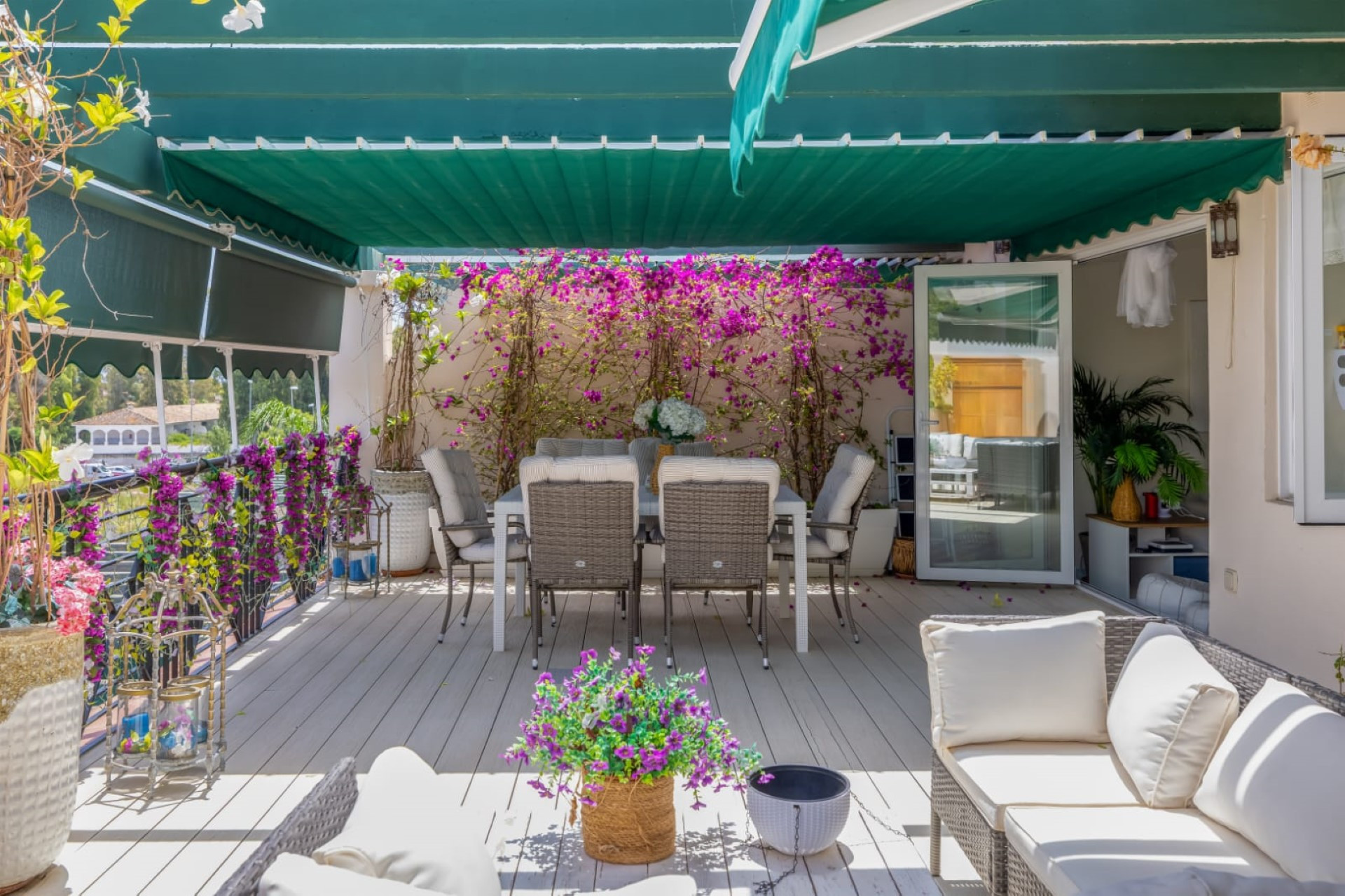 Apartamento contemporáneo de 2 dormitorios con amplia terraza en Lorcrimar, Nueva Andalucía