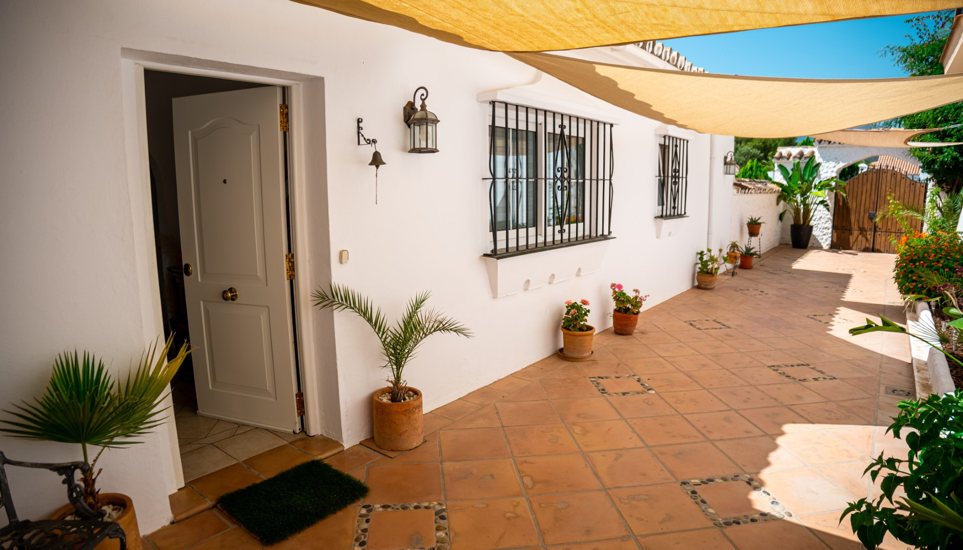Ideal villa on 1 floor with private pool and panoramic views in Cerros del Lago, Istan