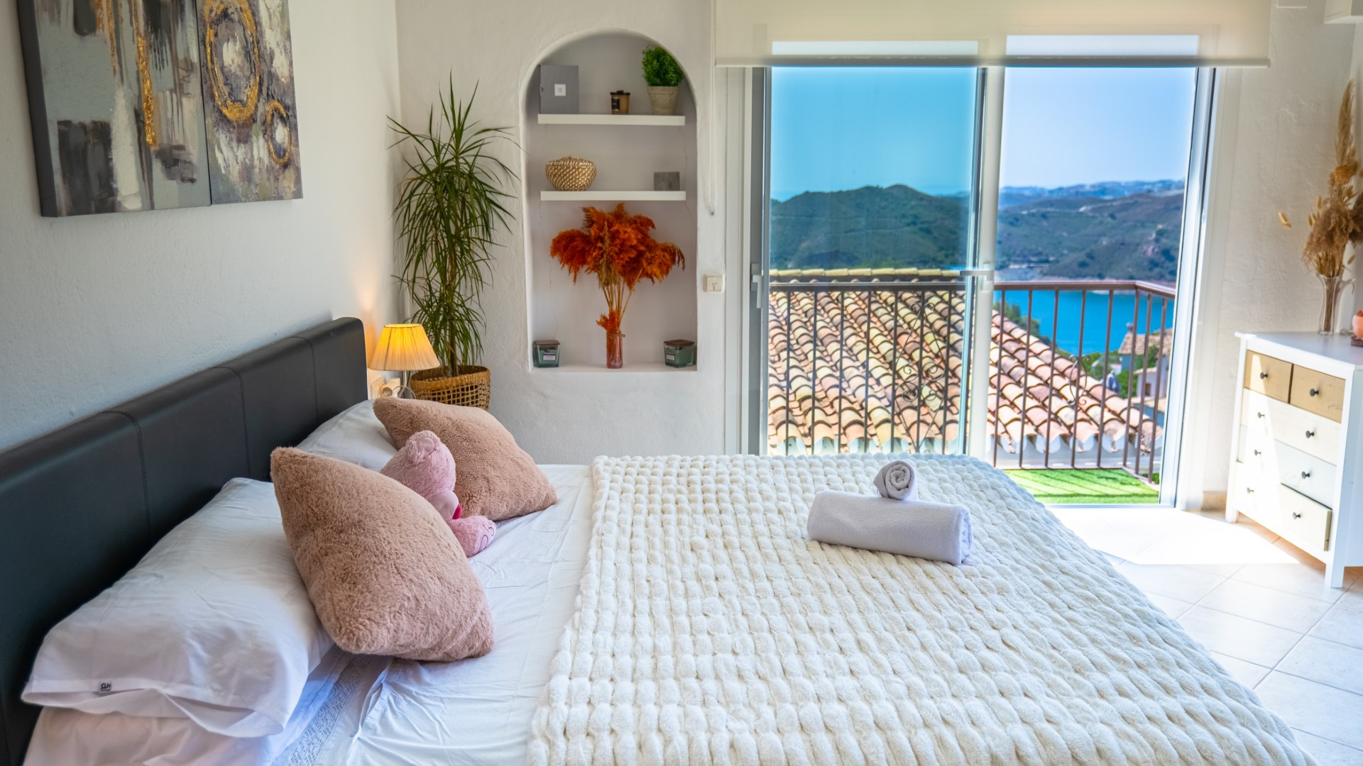 Ideal villa on 1 floor with private pool and panoramic views in Cerros del Lago, Istan