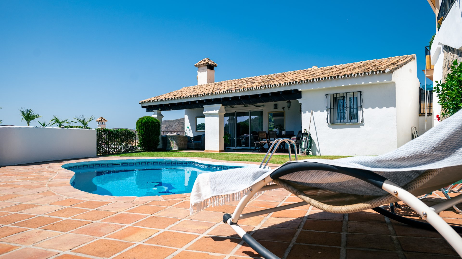 Ideal villa on 1 floor with private pool and panoramic views in Cerros del Lago, Istan