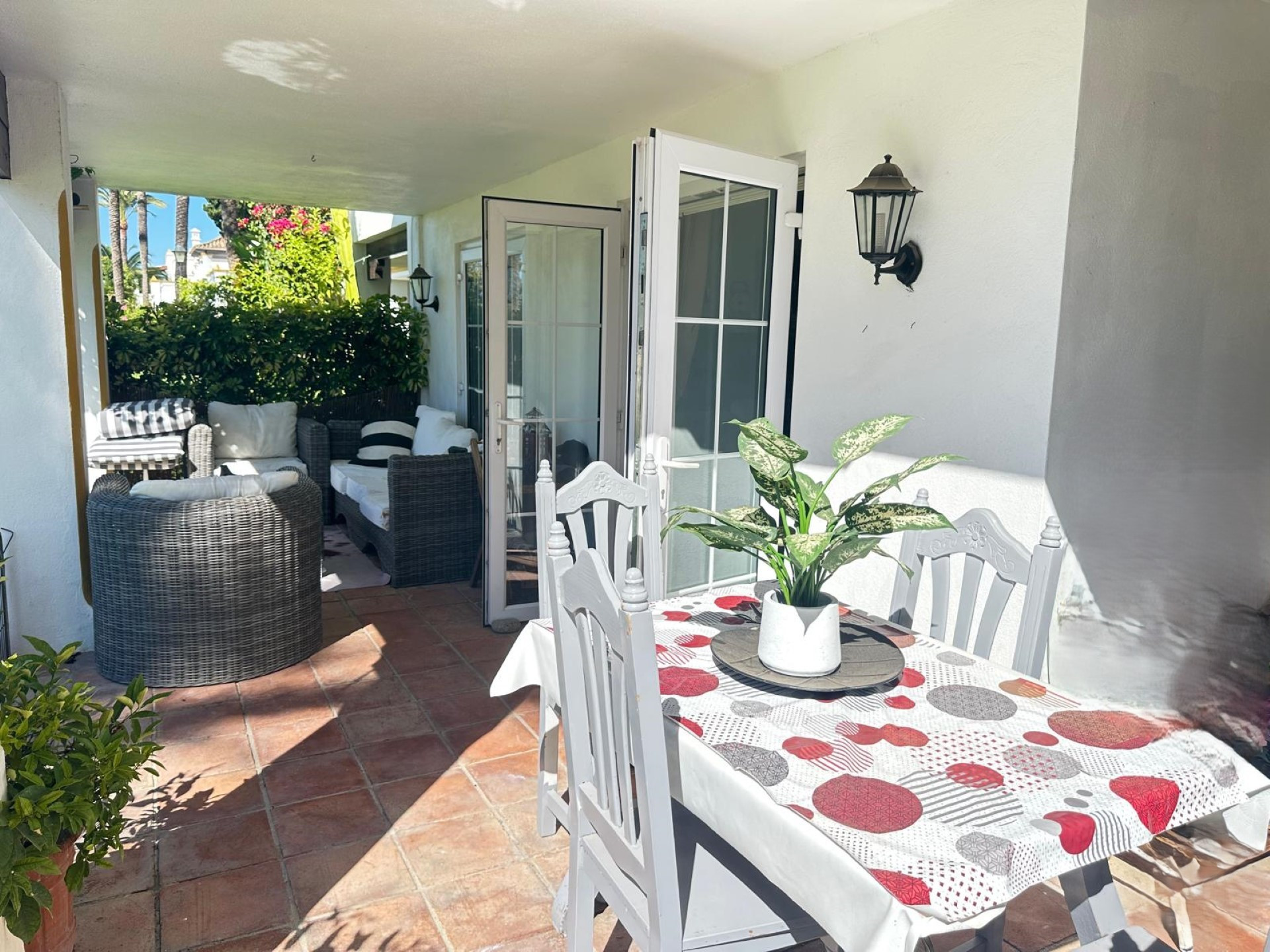 Exclusiva casa adosada de 3 dormitorios en una pequeña comunidad en la Nueva Milla de Oro