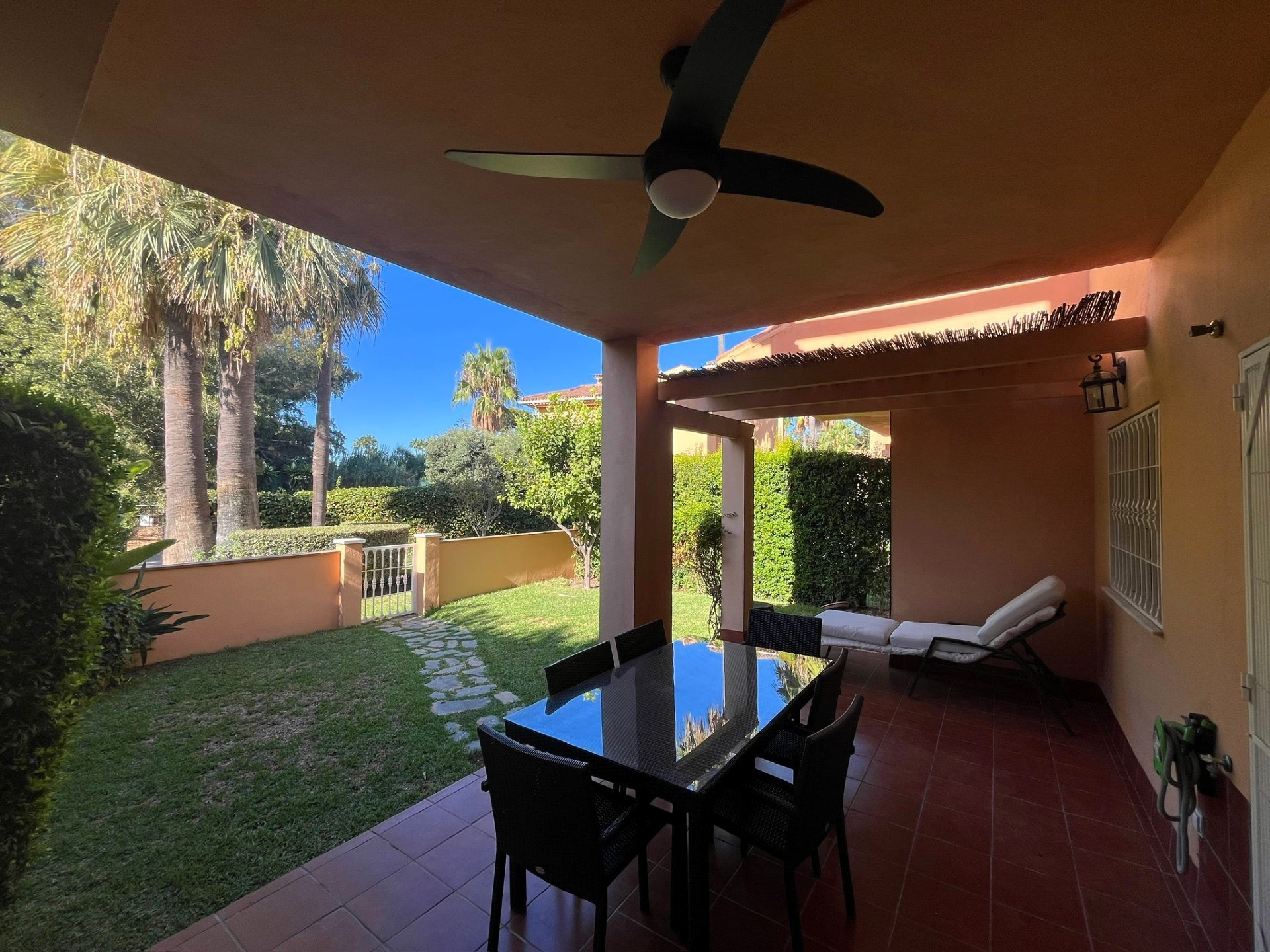 Renovated ground floor apartment by the beach, in Carib Playa, East Marbella