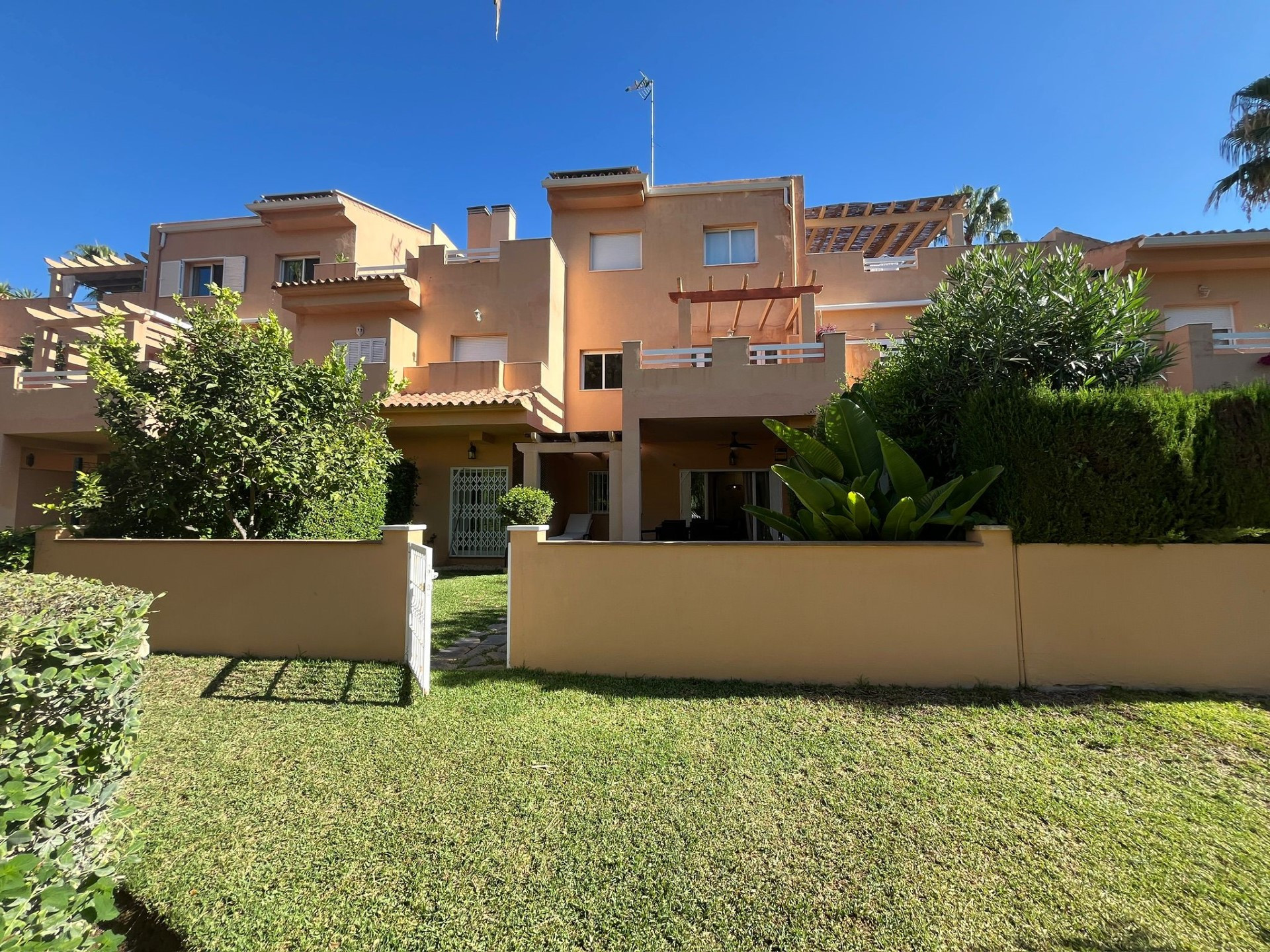 Renovated ground floor apartment by the beach, in Carib Playa, East Marbella