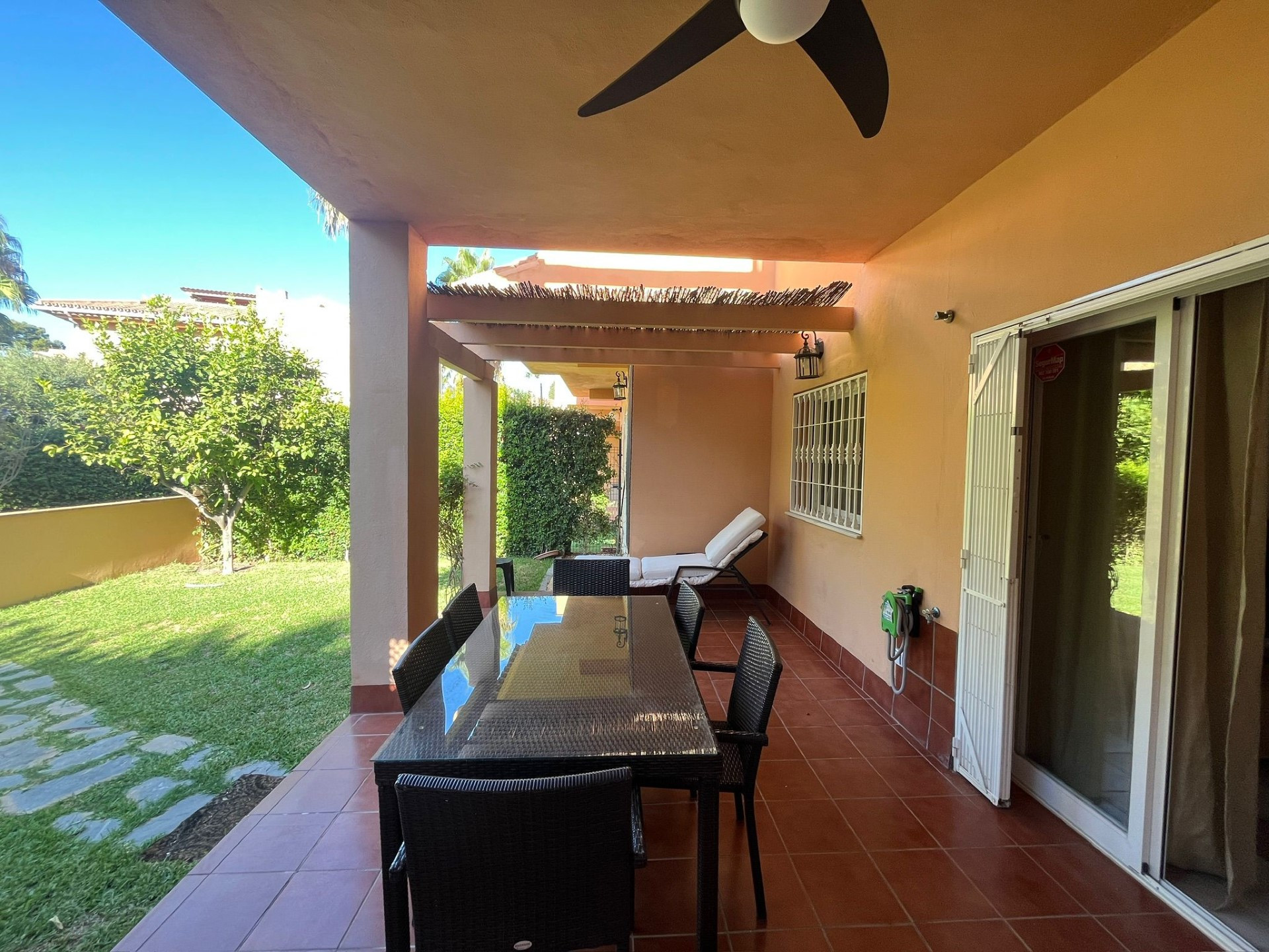 Renovated ground floor apartment by the beach, in Carib Playa, East Marbella