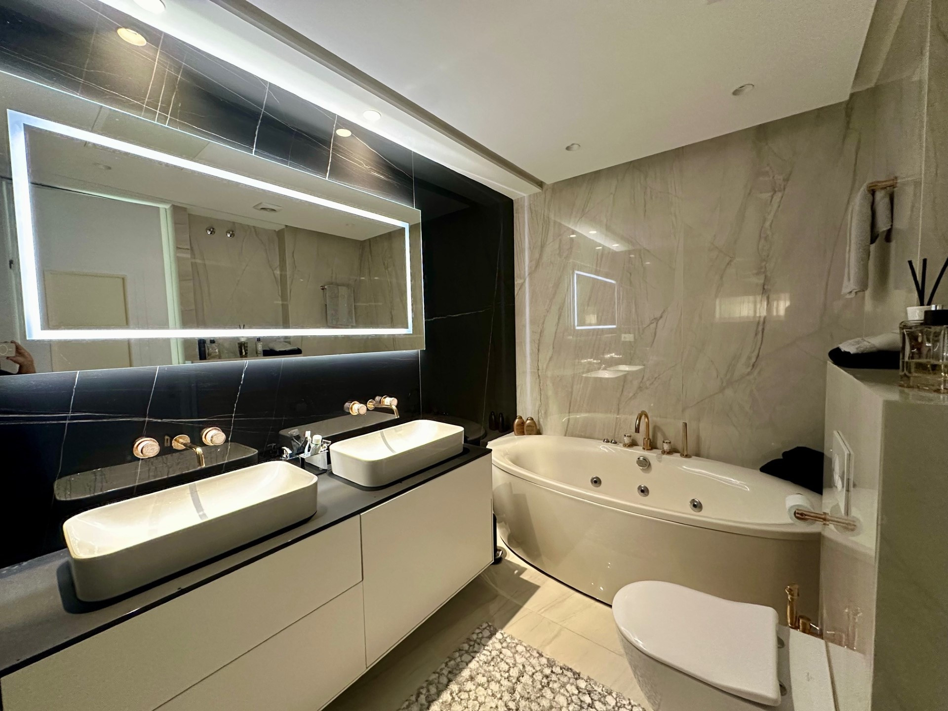 Exceptional 6 bedroom luxury apartment with sea views in El Embrujo Banús, Puerto Banus
