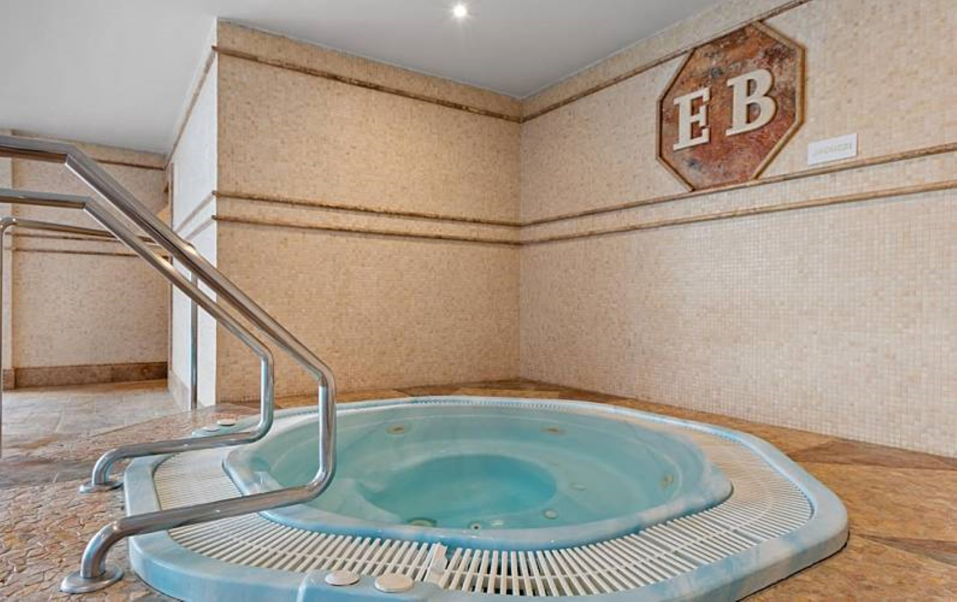 Exceptional 6 bedroom luxury apartment with sea views in El Embrujo Banús, Puerto Banus