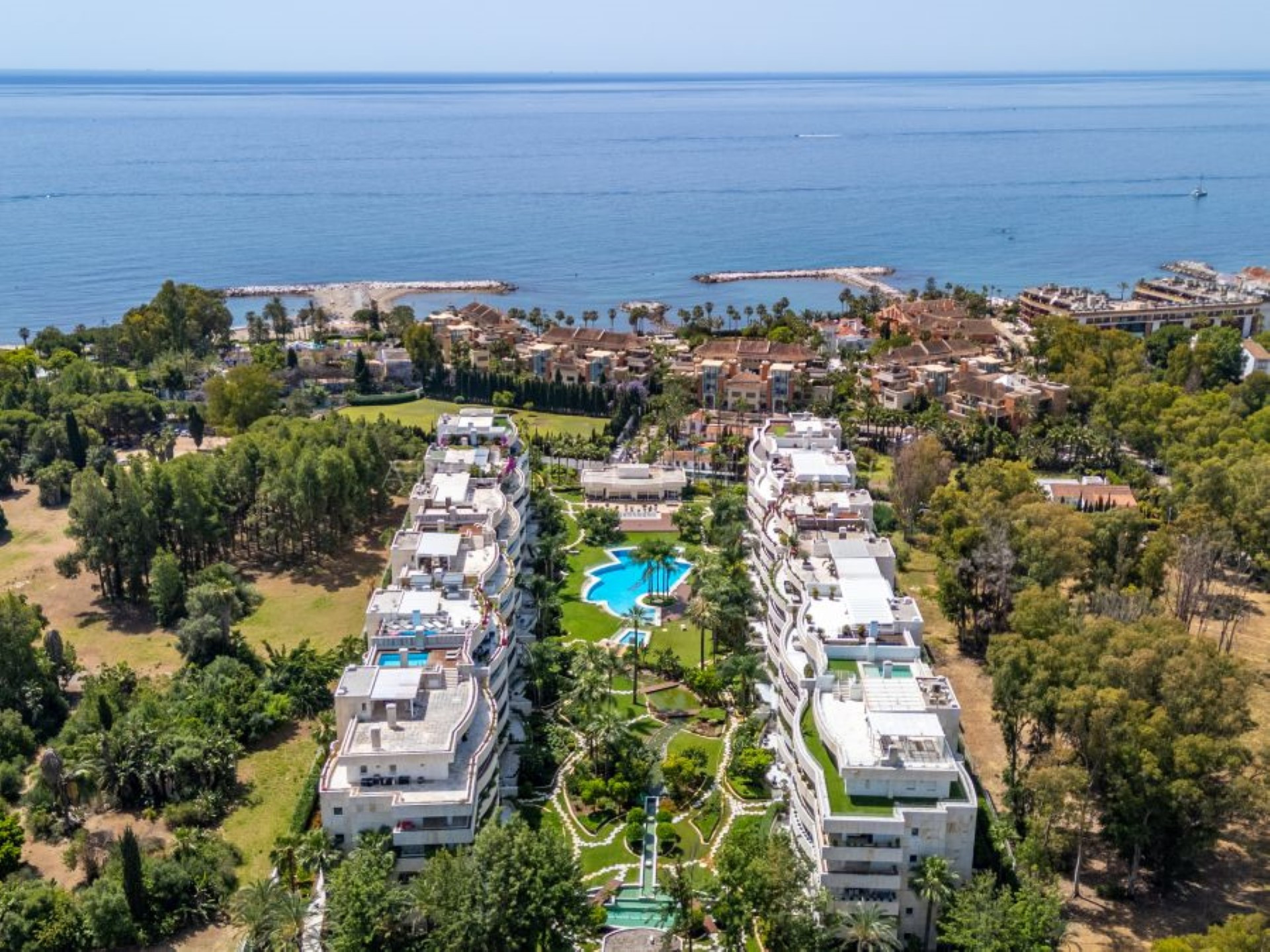 Exceptional 6 bedroom luxury apartment with sea views in El Embrujo Banús, Puerto Banus