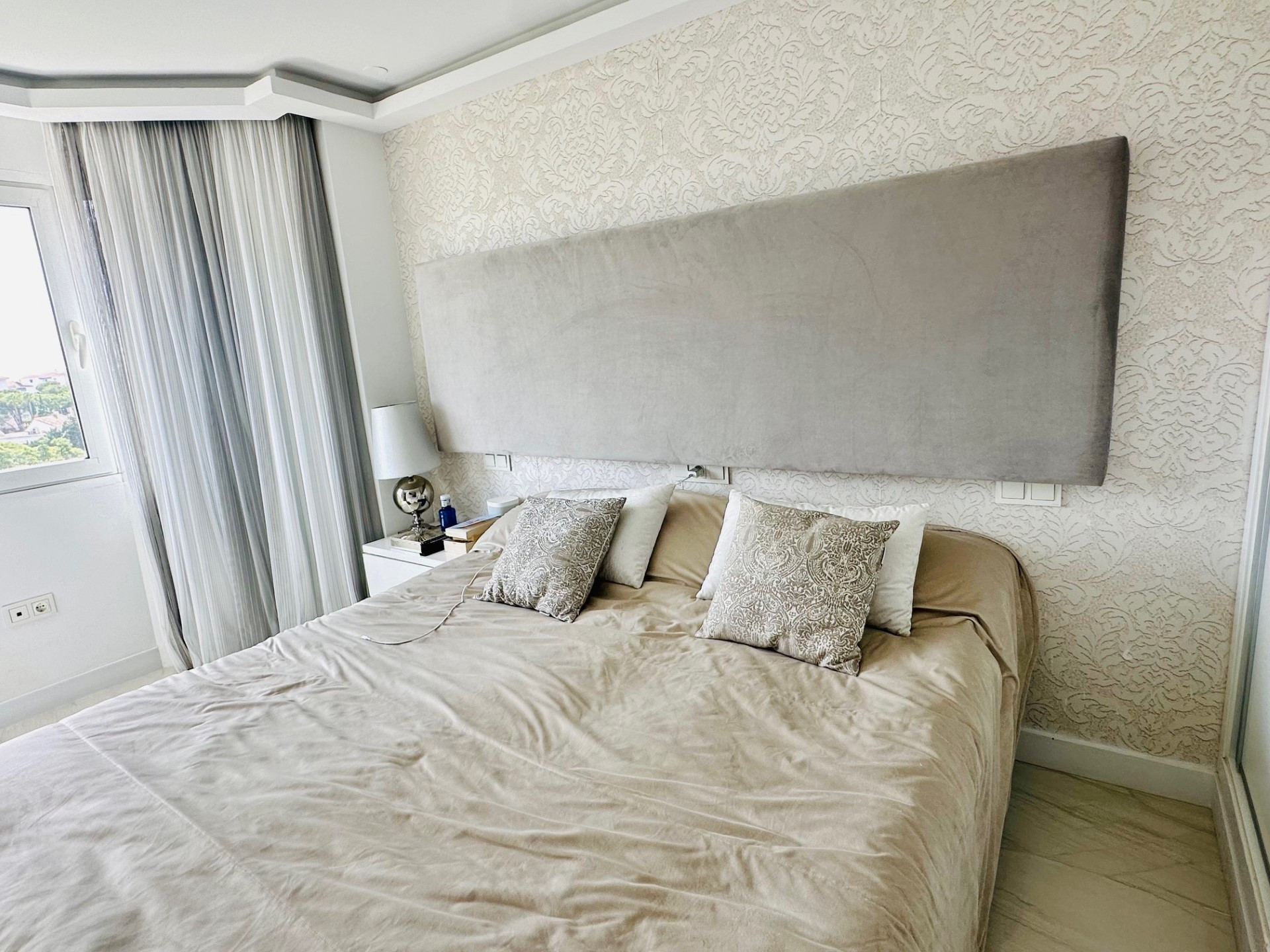 Exceptional 6 bedroom luxury apartment with sea views in El Embrujo Banús, Puerto Banus