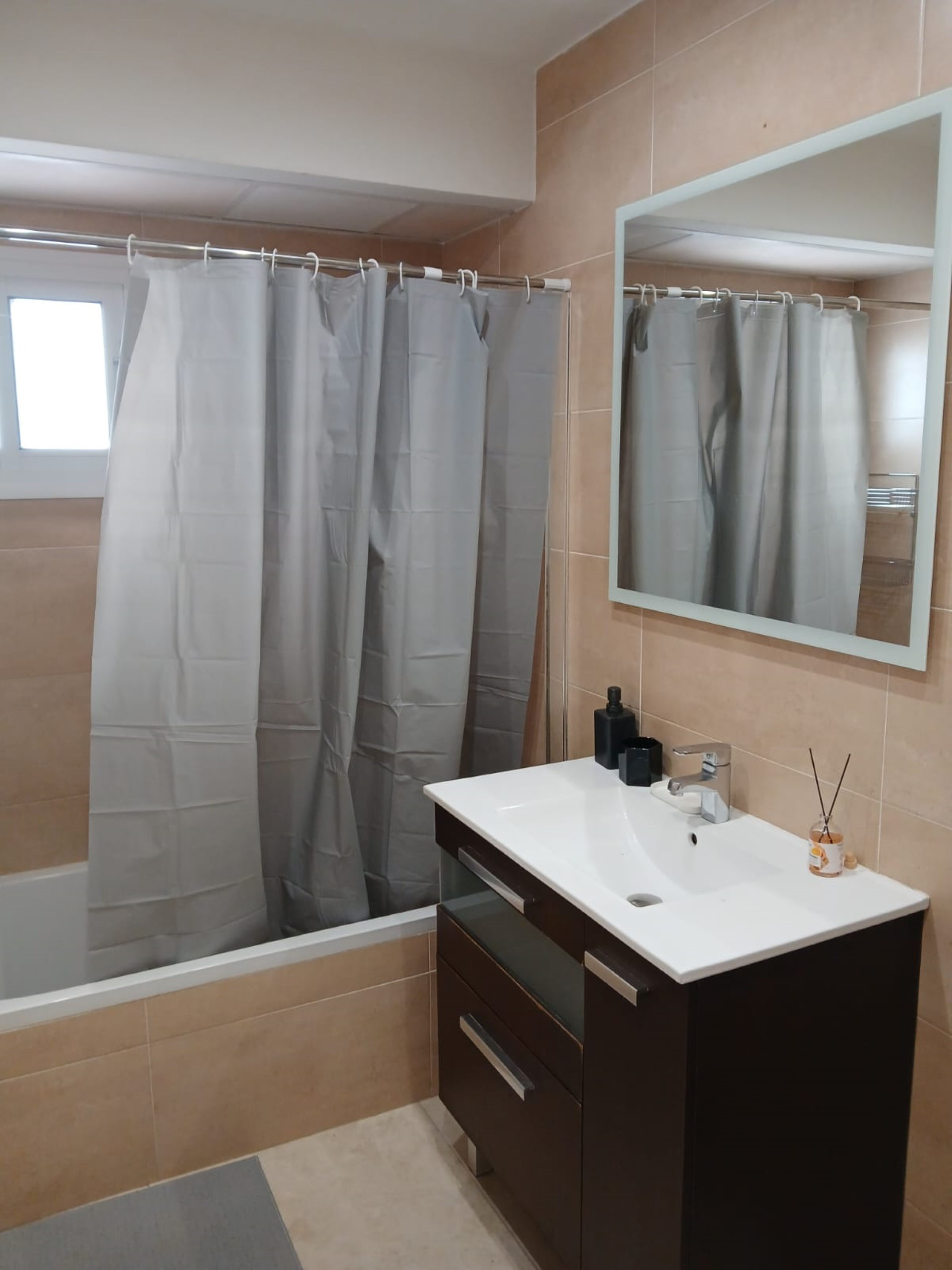 Apartamento contemporáneo de 2 dormitorios en Puerto Banús Marina