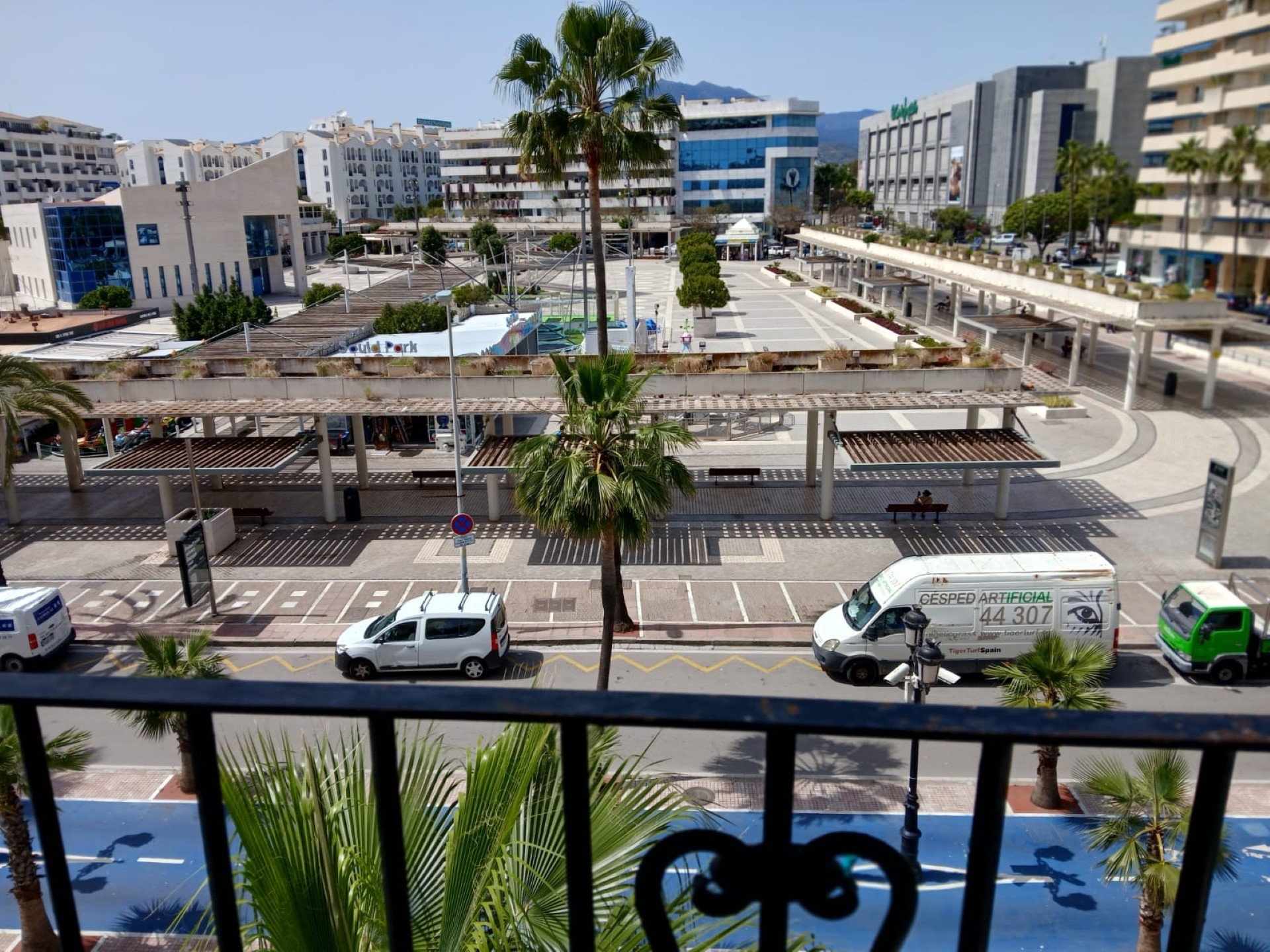 Apartamento contemporáneo de 2 dormitorios en Puerto Banús Marina