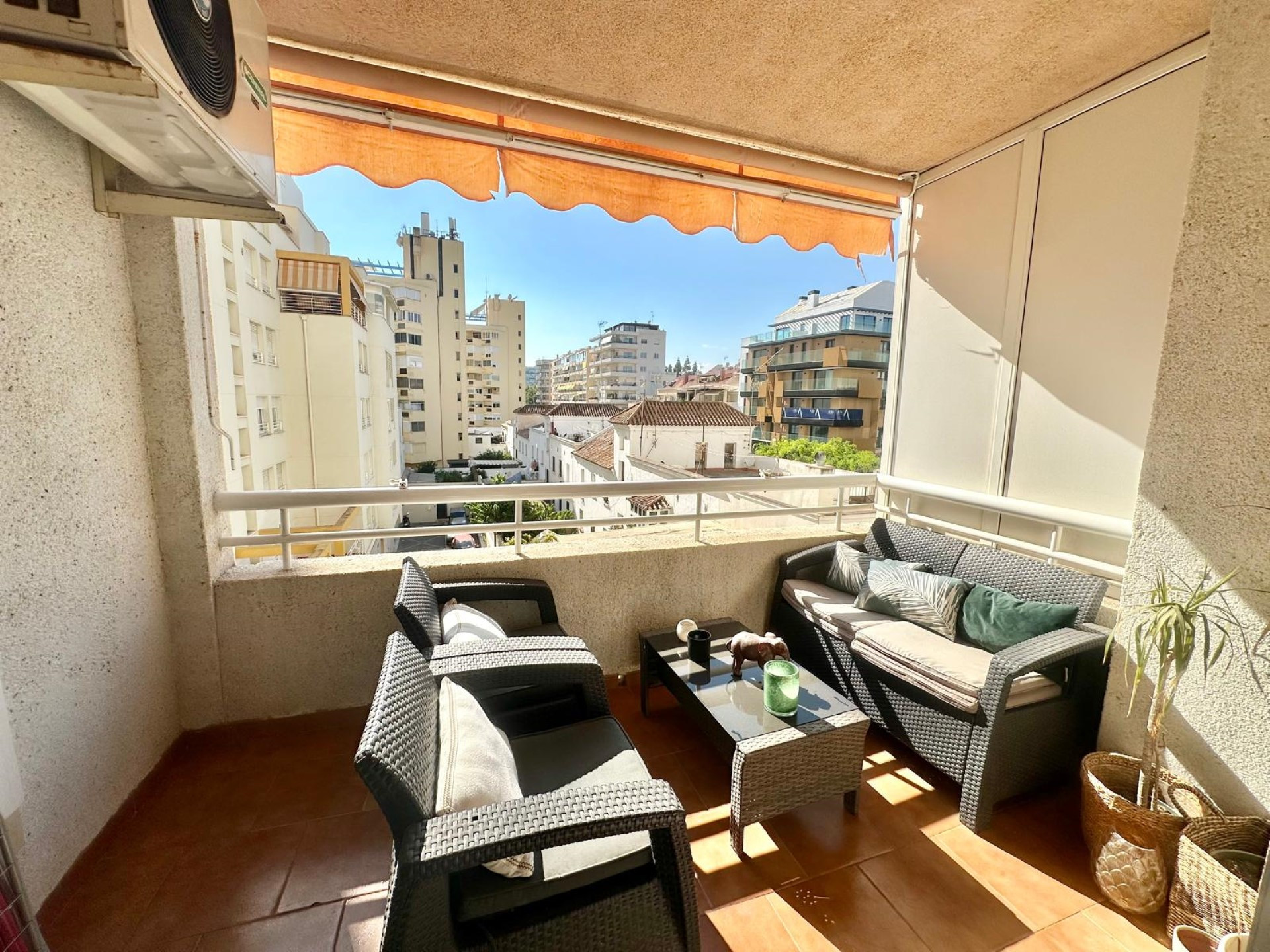 Contemporary 2 bedroom apartment 2nd line beach in Marbella town