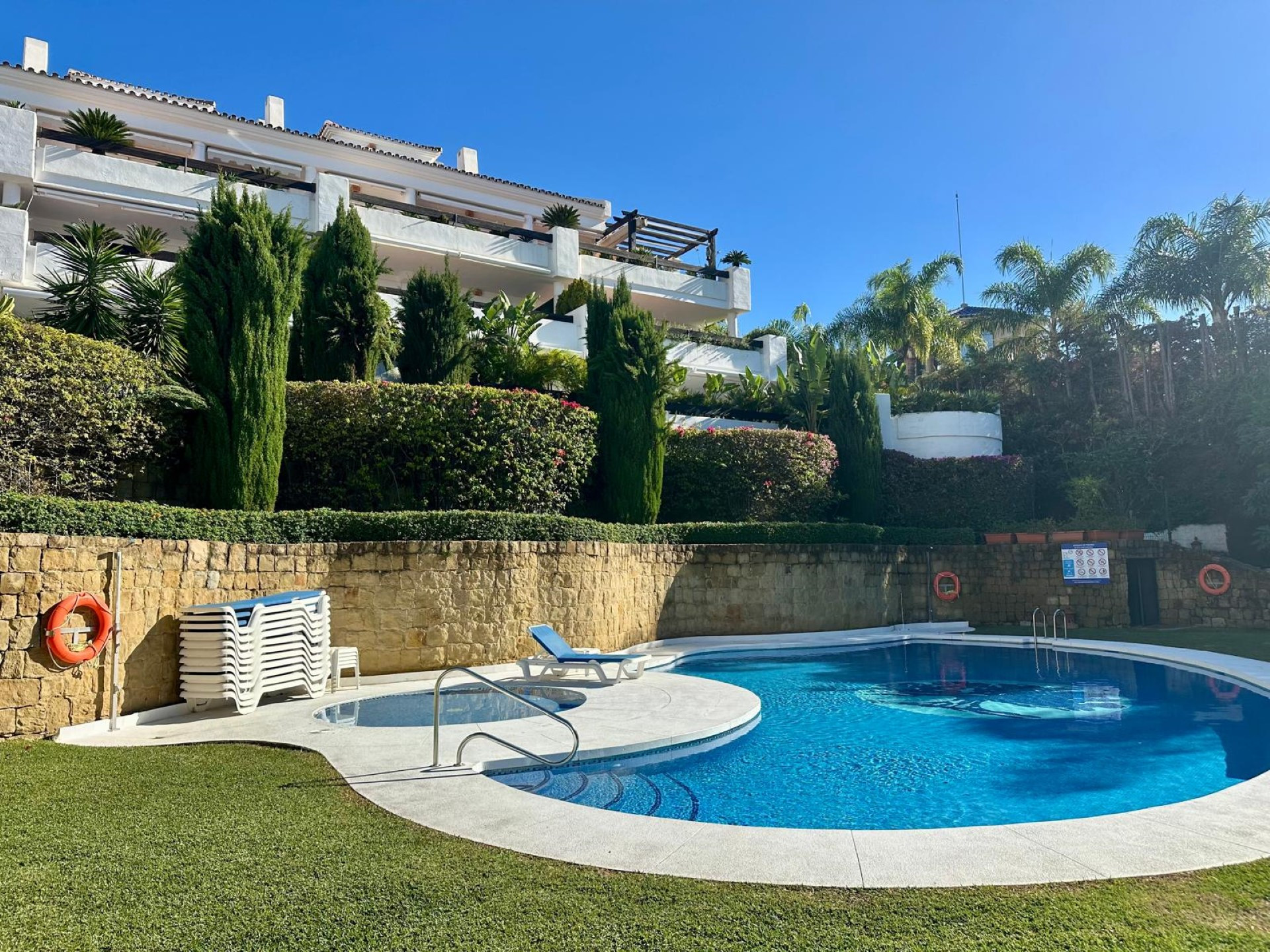 Elegant 2 bedroom Apartment in Aloha Mirasierra, Nueva Andalucia
