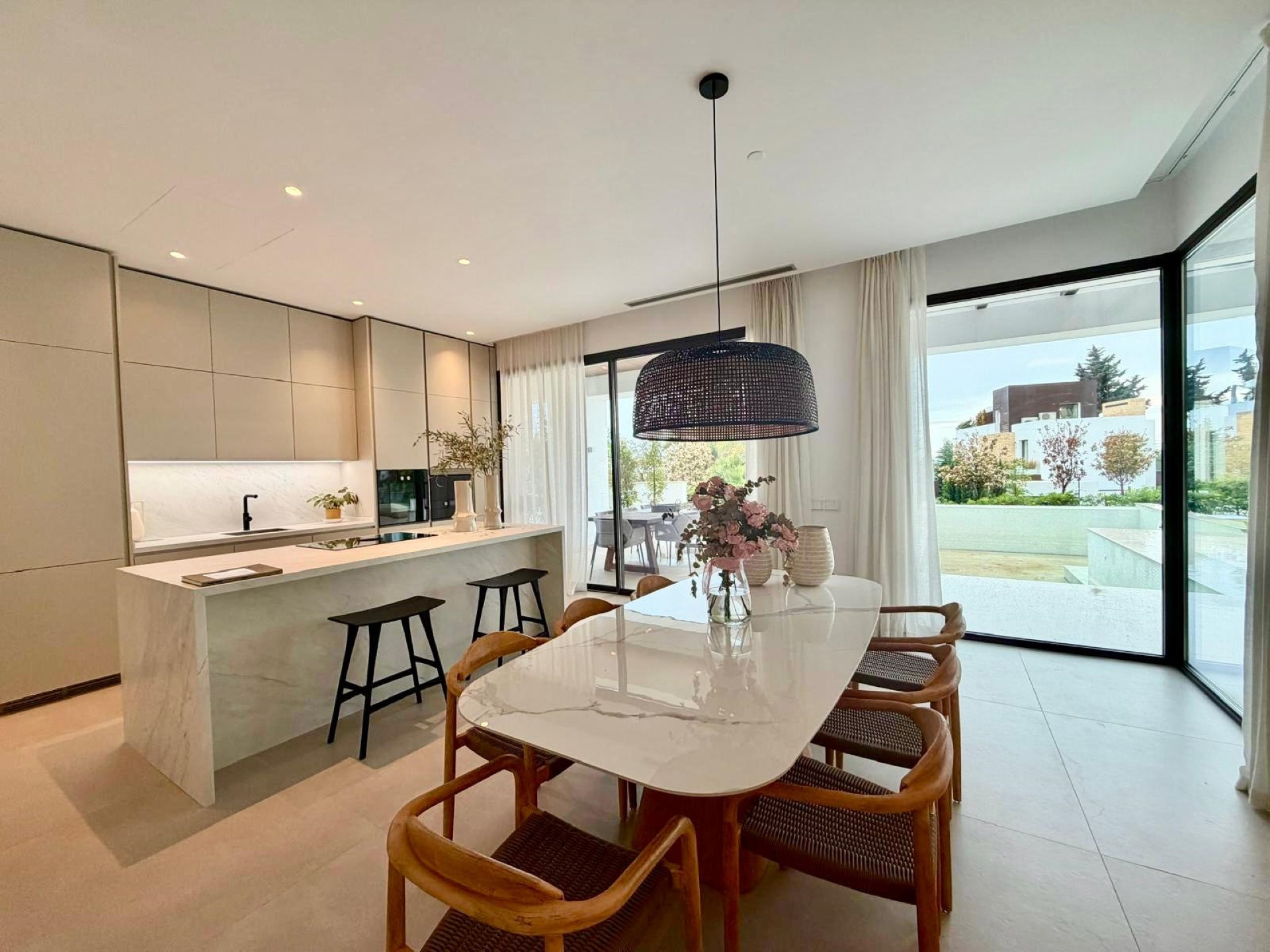 Contemporary 4 bedroom mediterranean villa in La Fuente, Marbella town