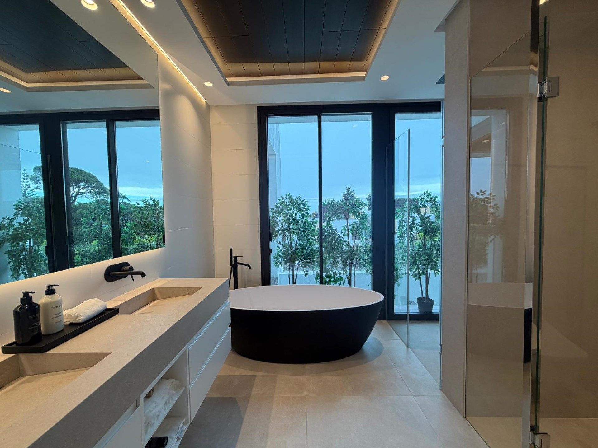 Contemporary 4 bedroom mediterranean villa in La Fuente, Marbella town