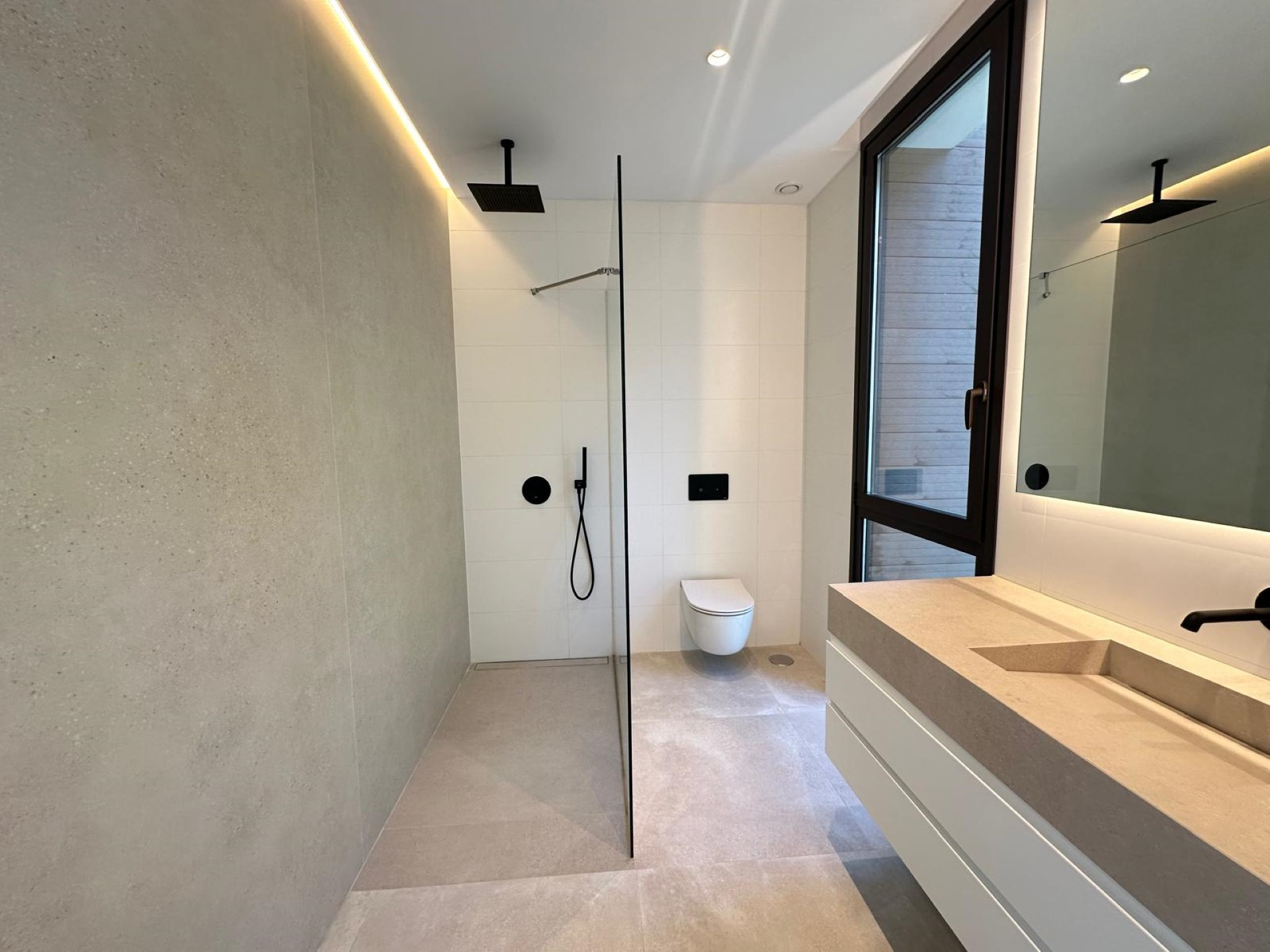 Contemporary 4 bedroom mediterranean villa in La Fuente, Marbella town