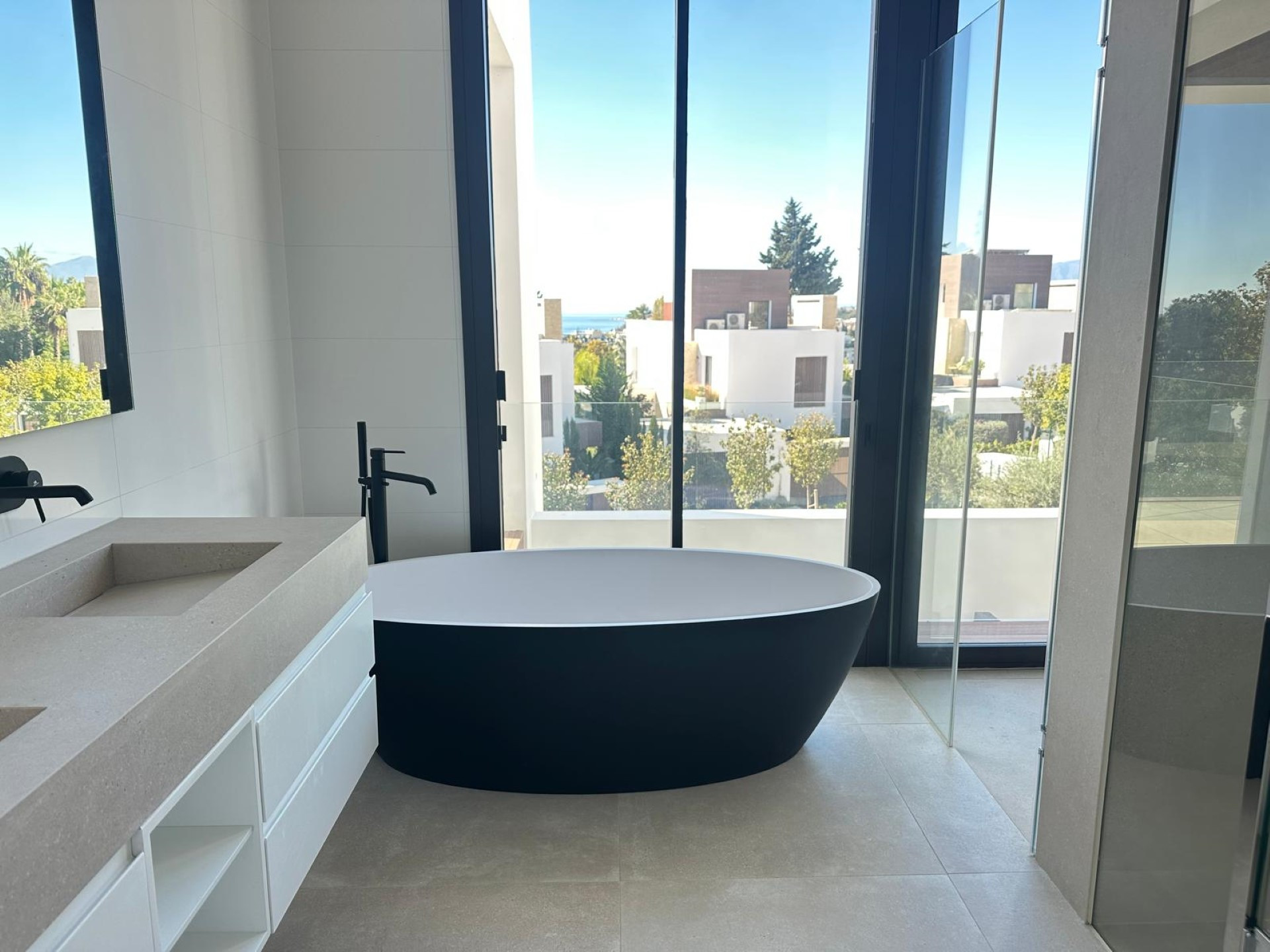 Contemporary 4 bedroom mediterranean villa in La Fuente, Marbella town