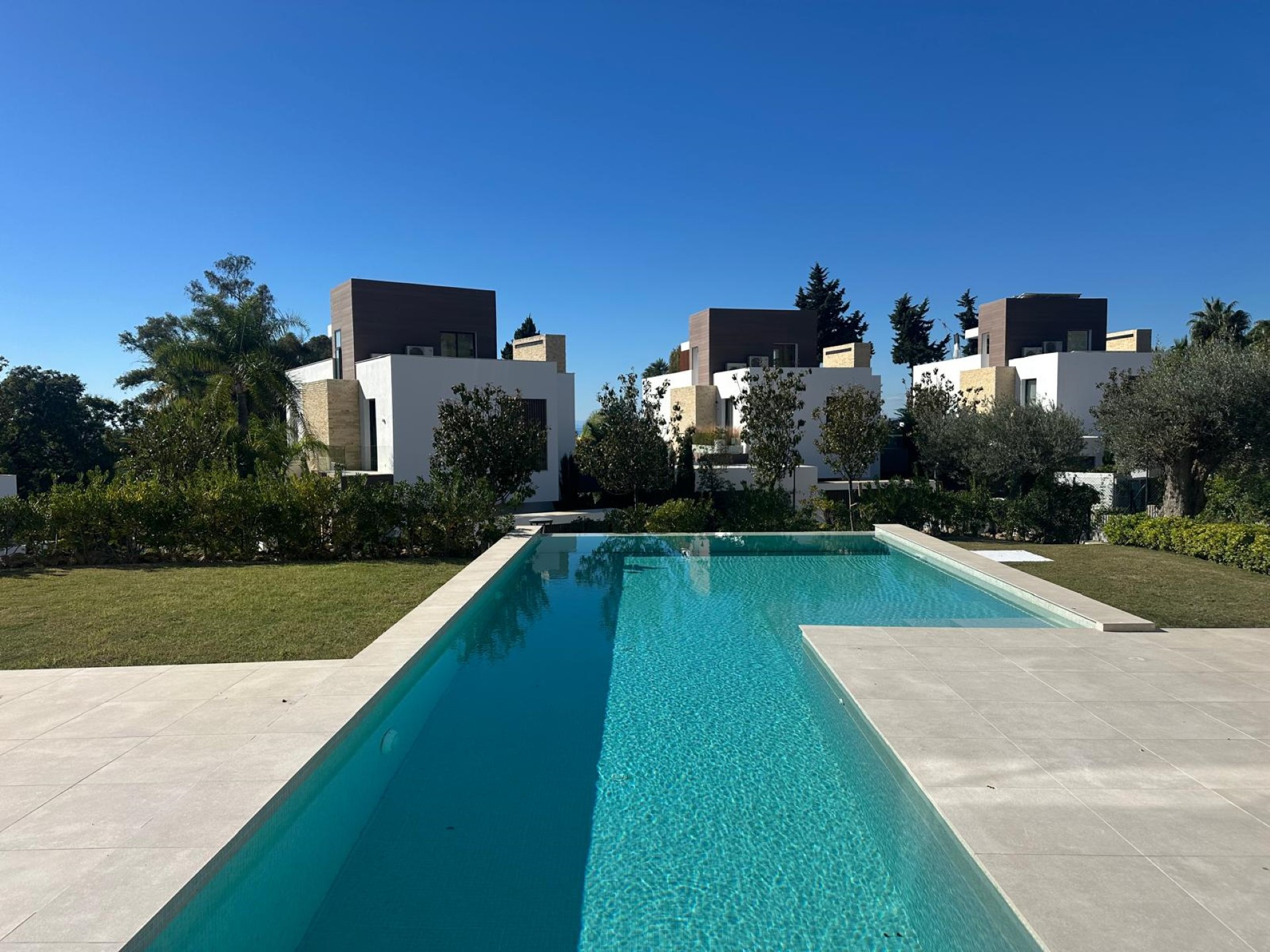 Contemporary 4 bedroom mediterranean villa in La Fuente, Marbella town