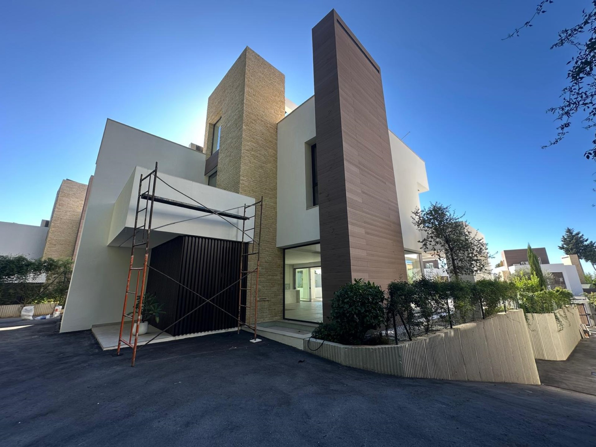 Contemporary 4 bedroom mediterranean villa in La Fuente, Marbella town