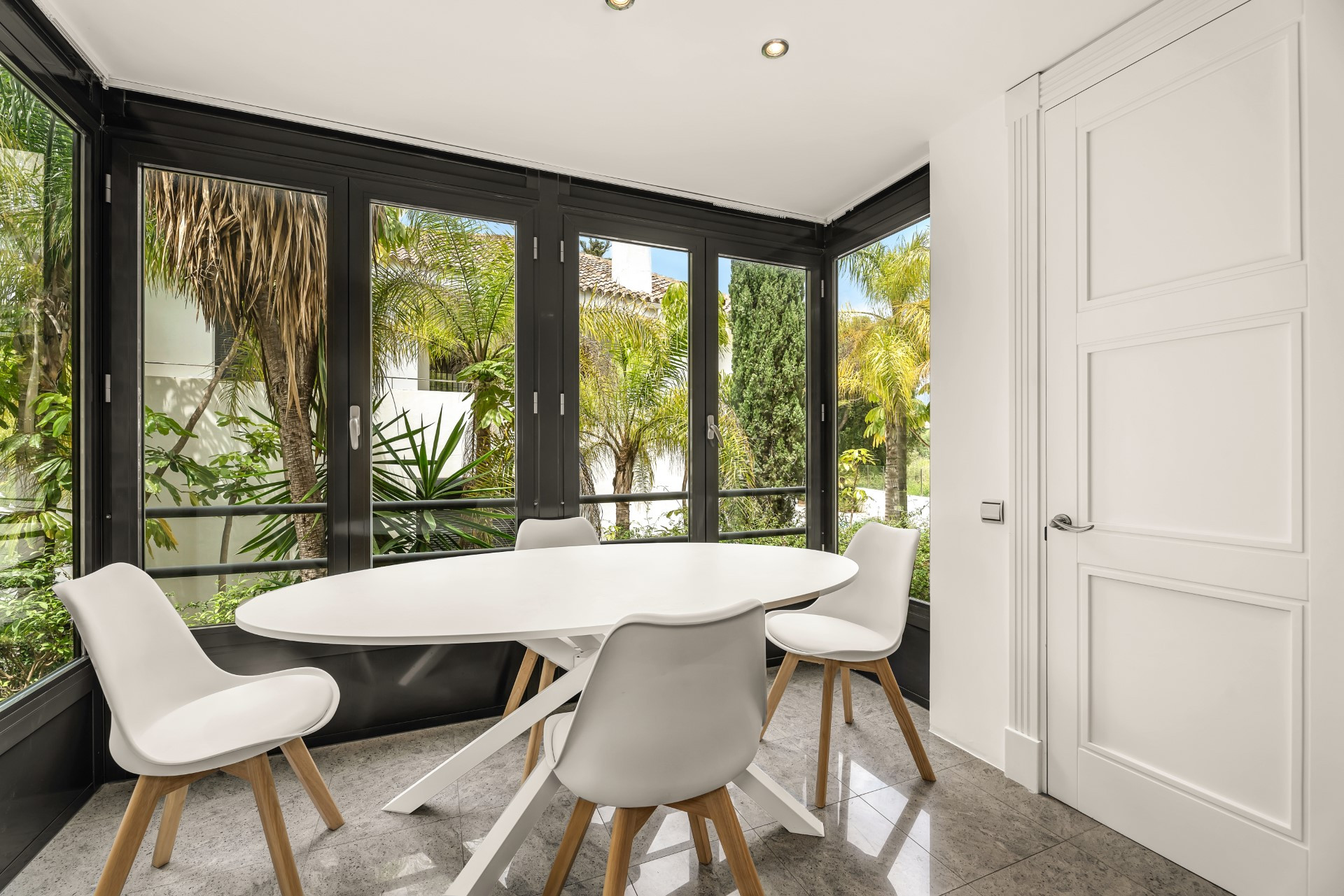 Exclusivo apartamento de lujo en Los Monteros, Marbella Este