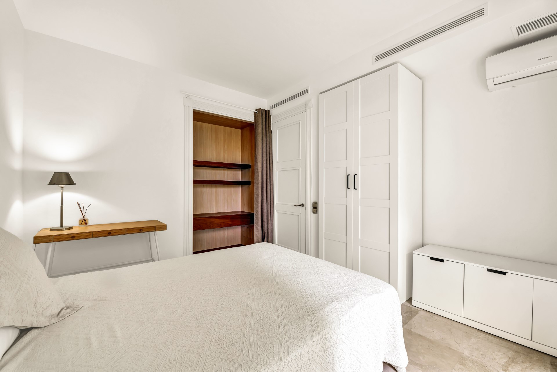 Exclusivo apartamento de lujo en Los Monteros, Marbella Este