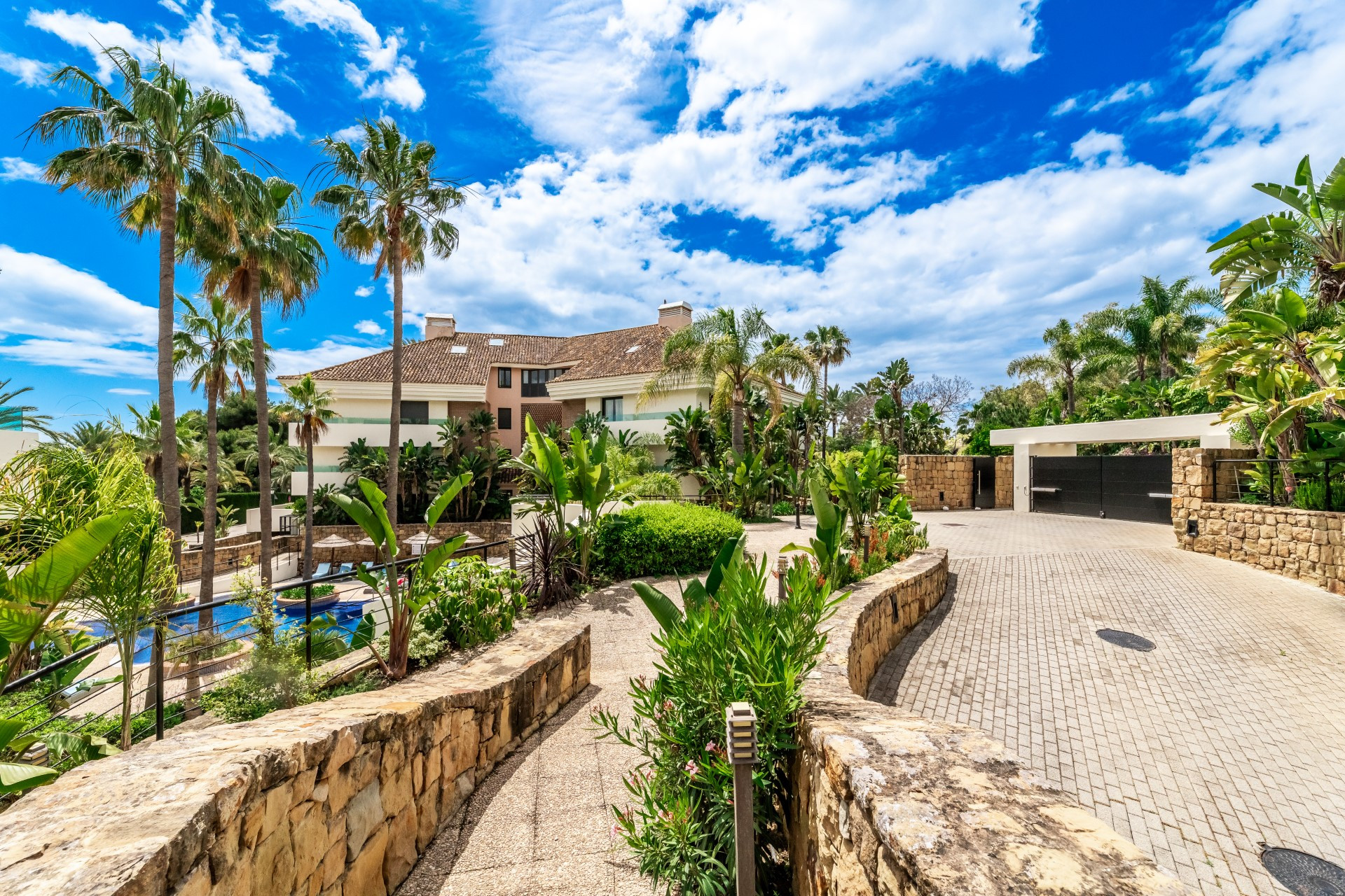 Exclusivo apartamento de lujo en Los Monteros, Marbella Este