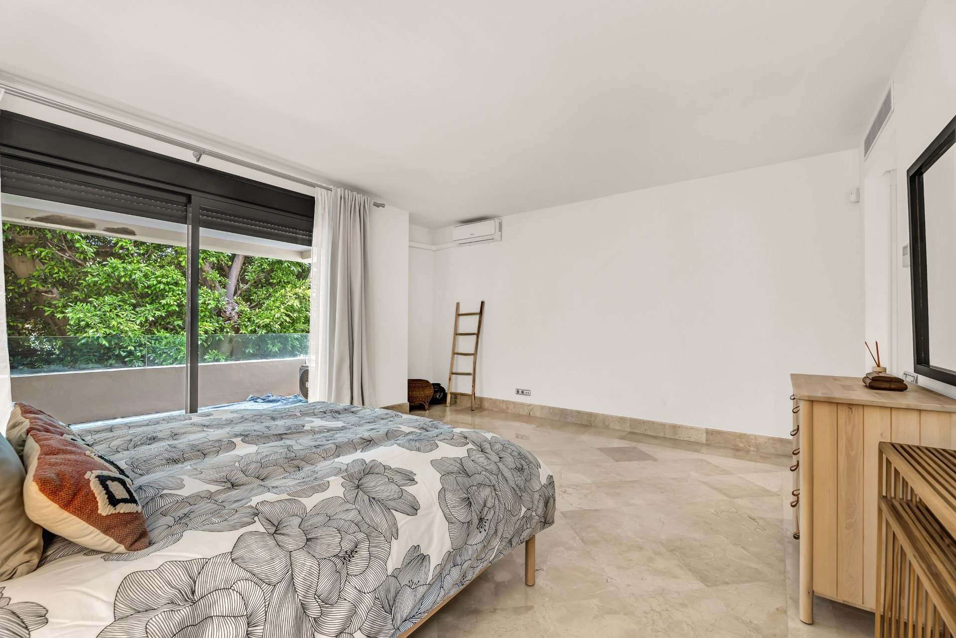 Exclusivo apartamento de lujo en Los Monteros, Marbella Este