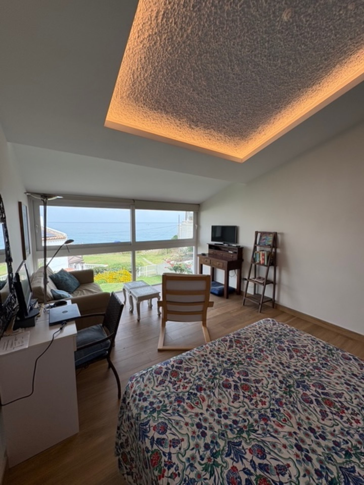 Villa en Primera Línea de Playa en Bahia Dorada, Estepona