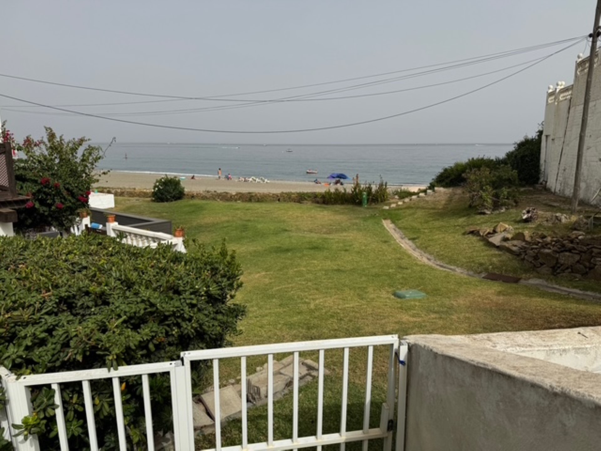 Villa en Primera Línea de Playa en Bahia Dorada, Estepona