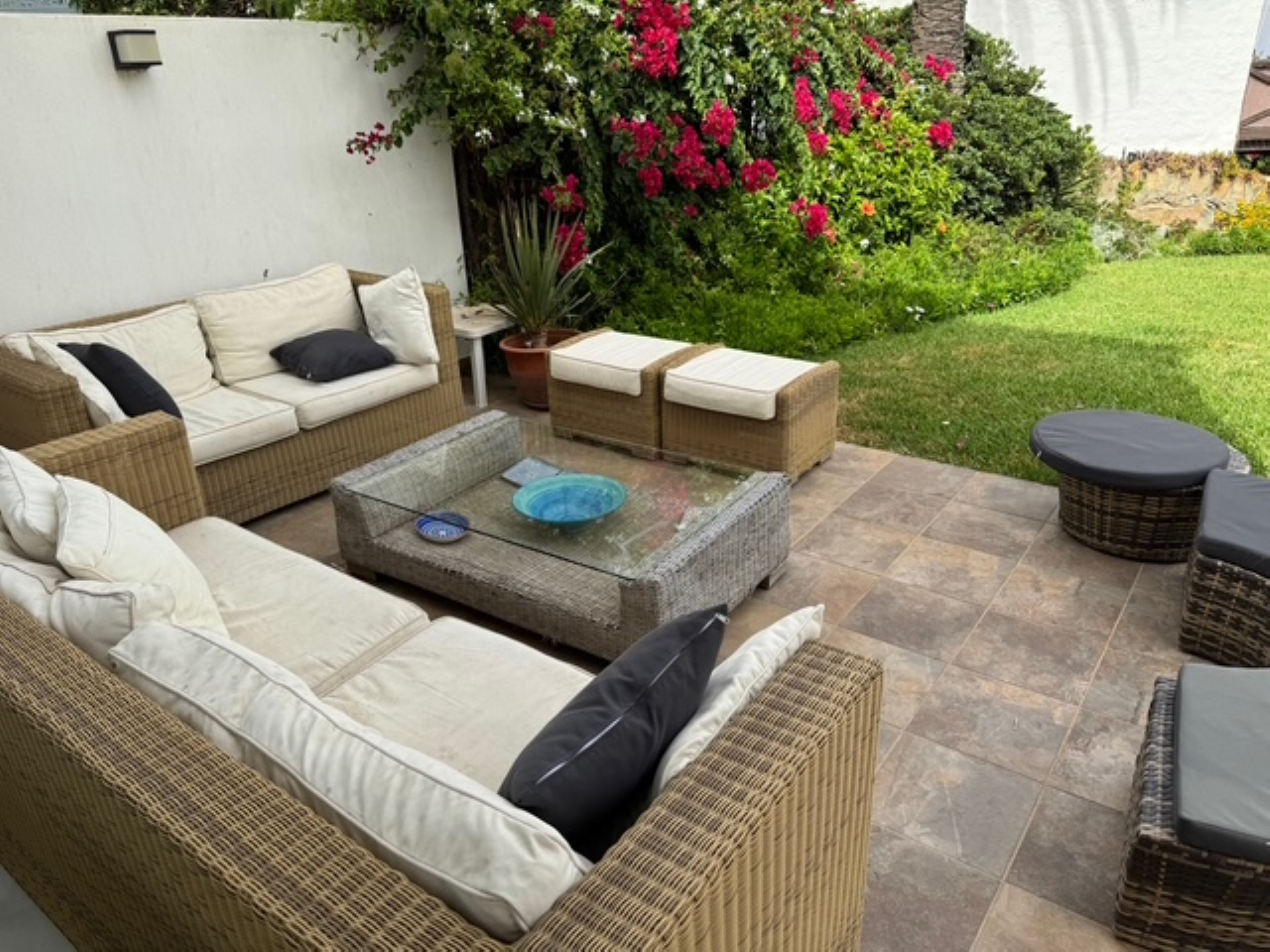 Villa en Primera Línea de Playa en Bahia Dorada, Estepona