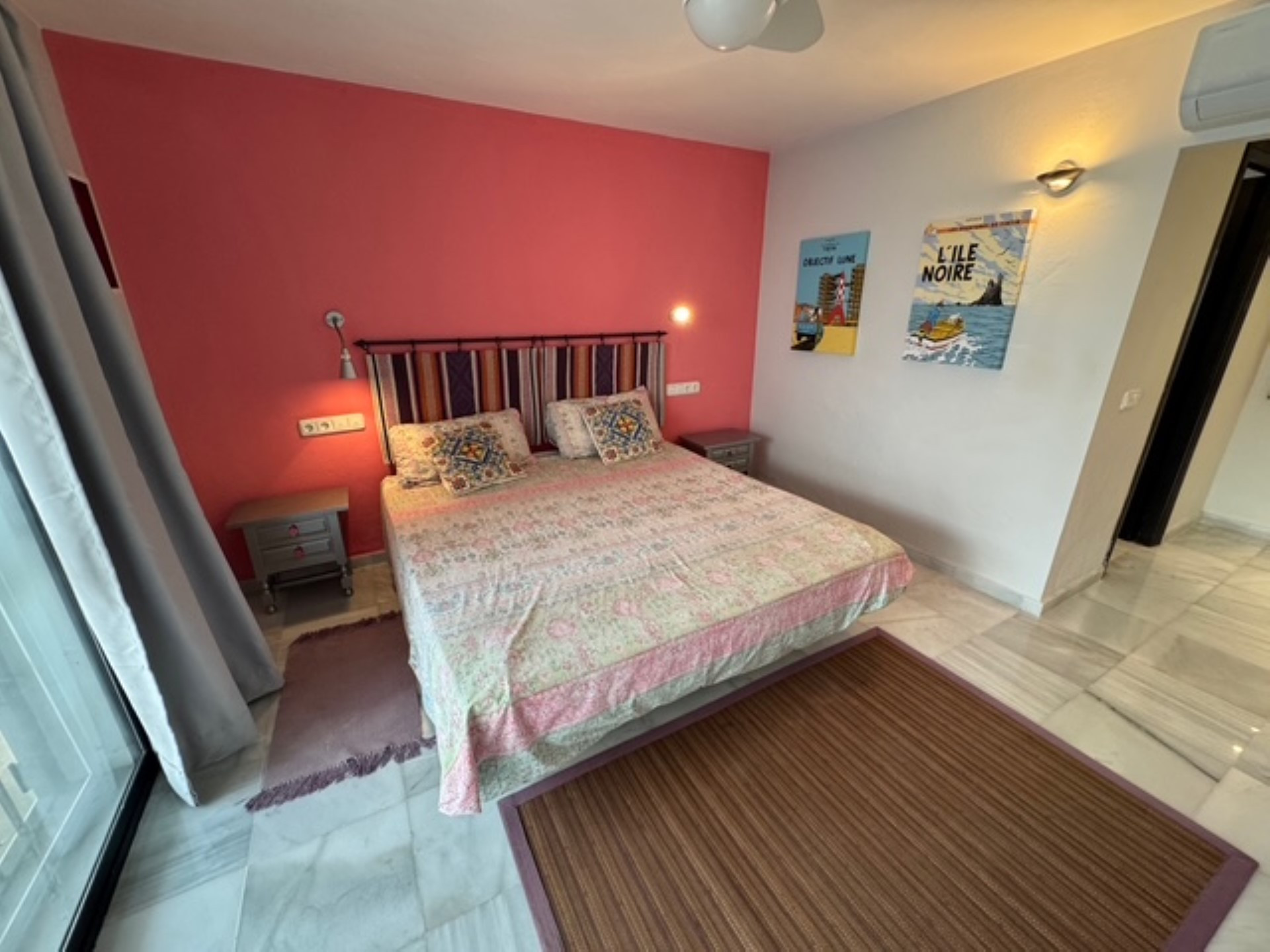 Villa en Primera Línea de Playa en Bahia Dorada, Estepona