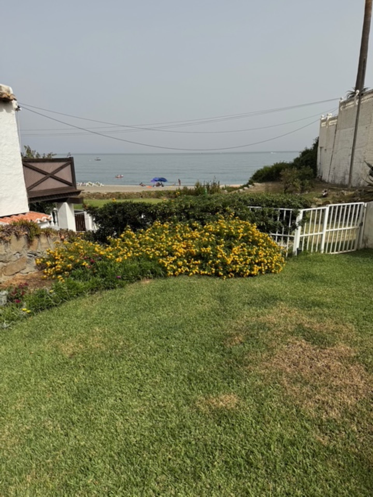 Villa en Primera Línea de Playa en Bahia Dorada, Estepona