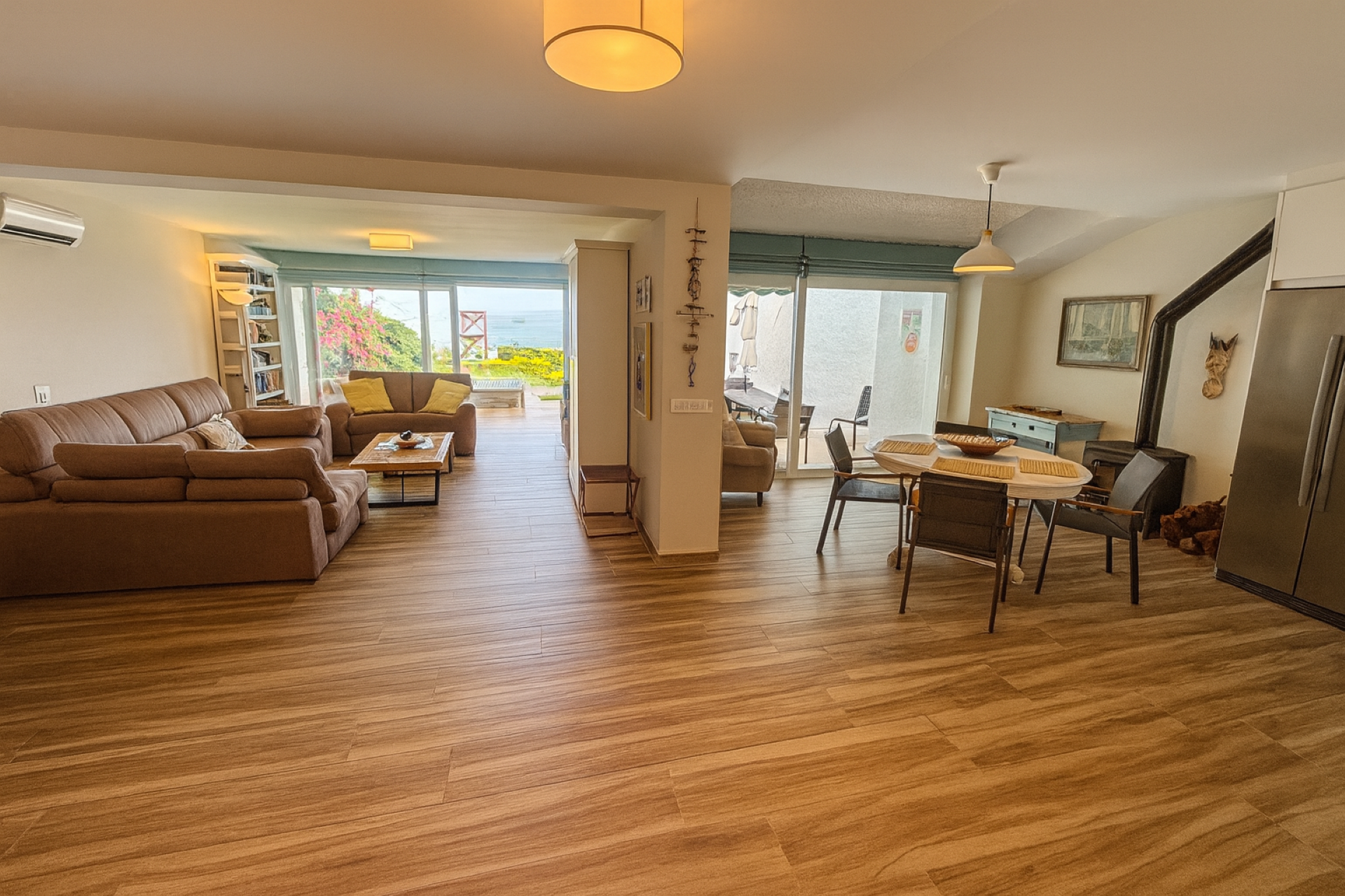 Villa en Primera Línea de Playa en Bahia Dorada, Estepona