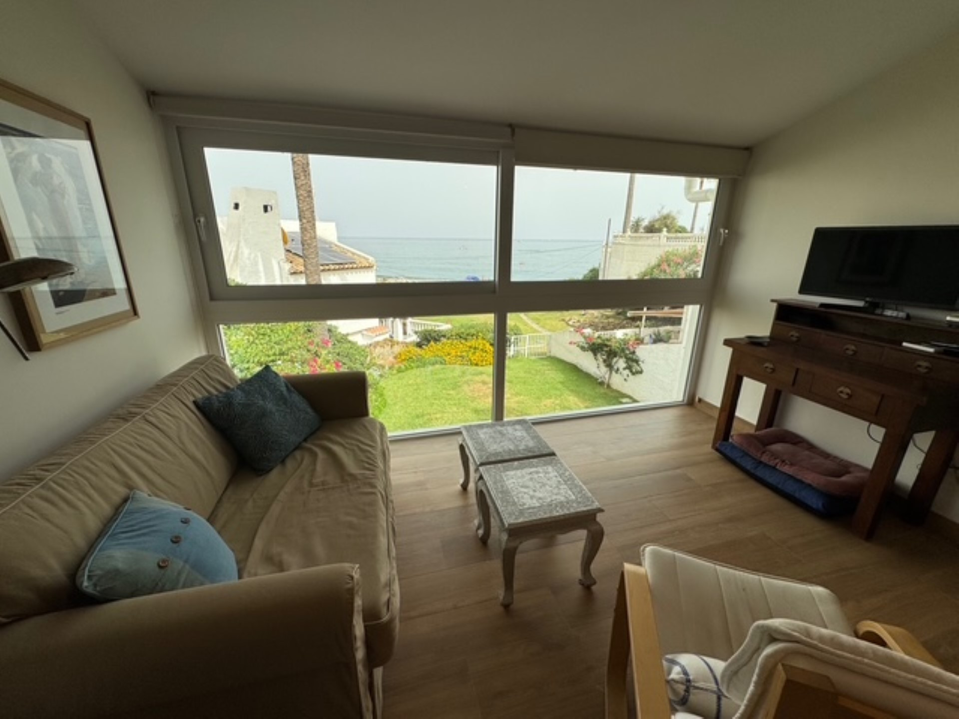 Villa en Primera Línea de Playa en Bahia Dorada, Estepona