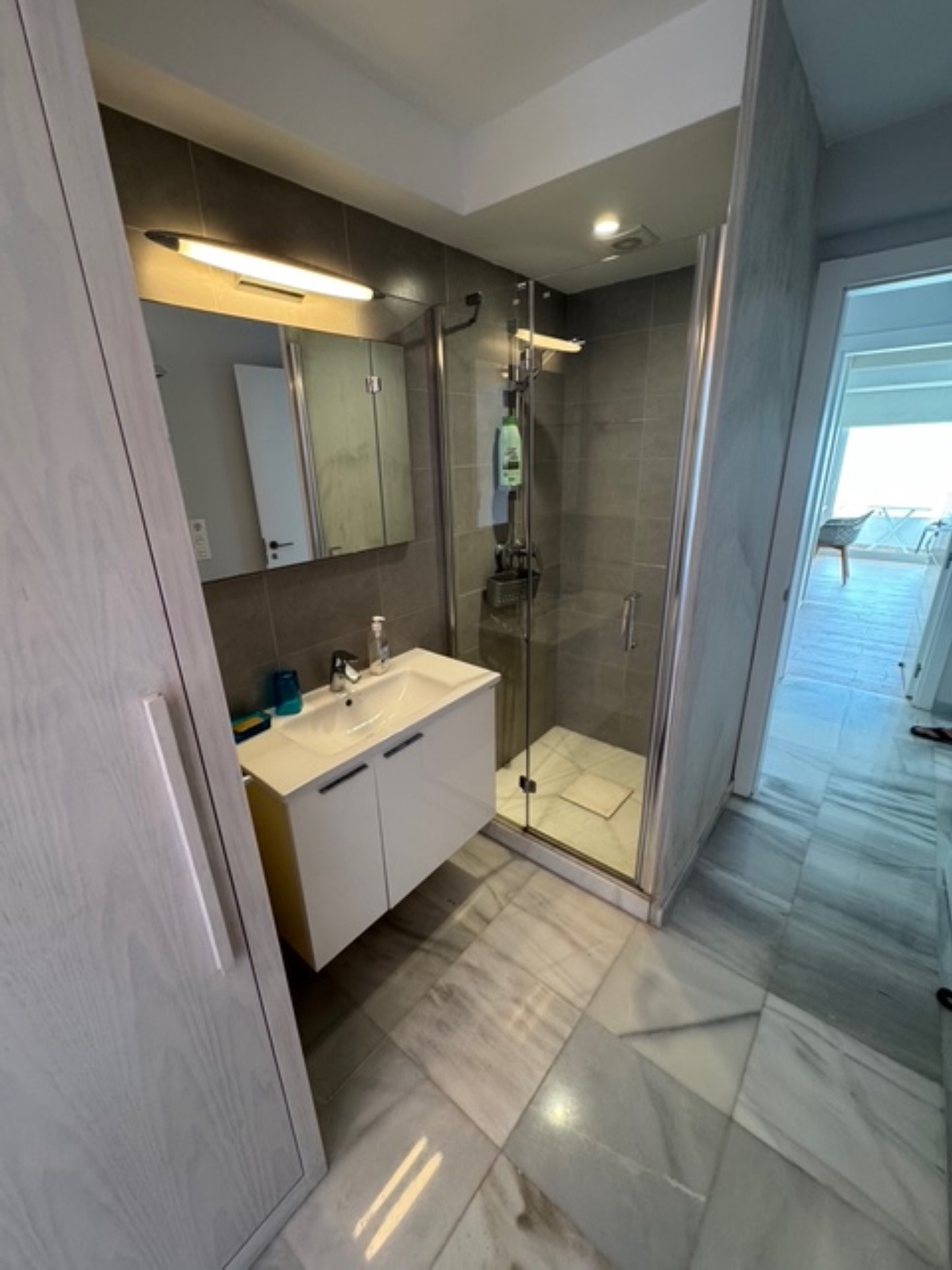 Villa en Primera Línea de Playa en Bahia Dorada, Estepona