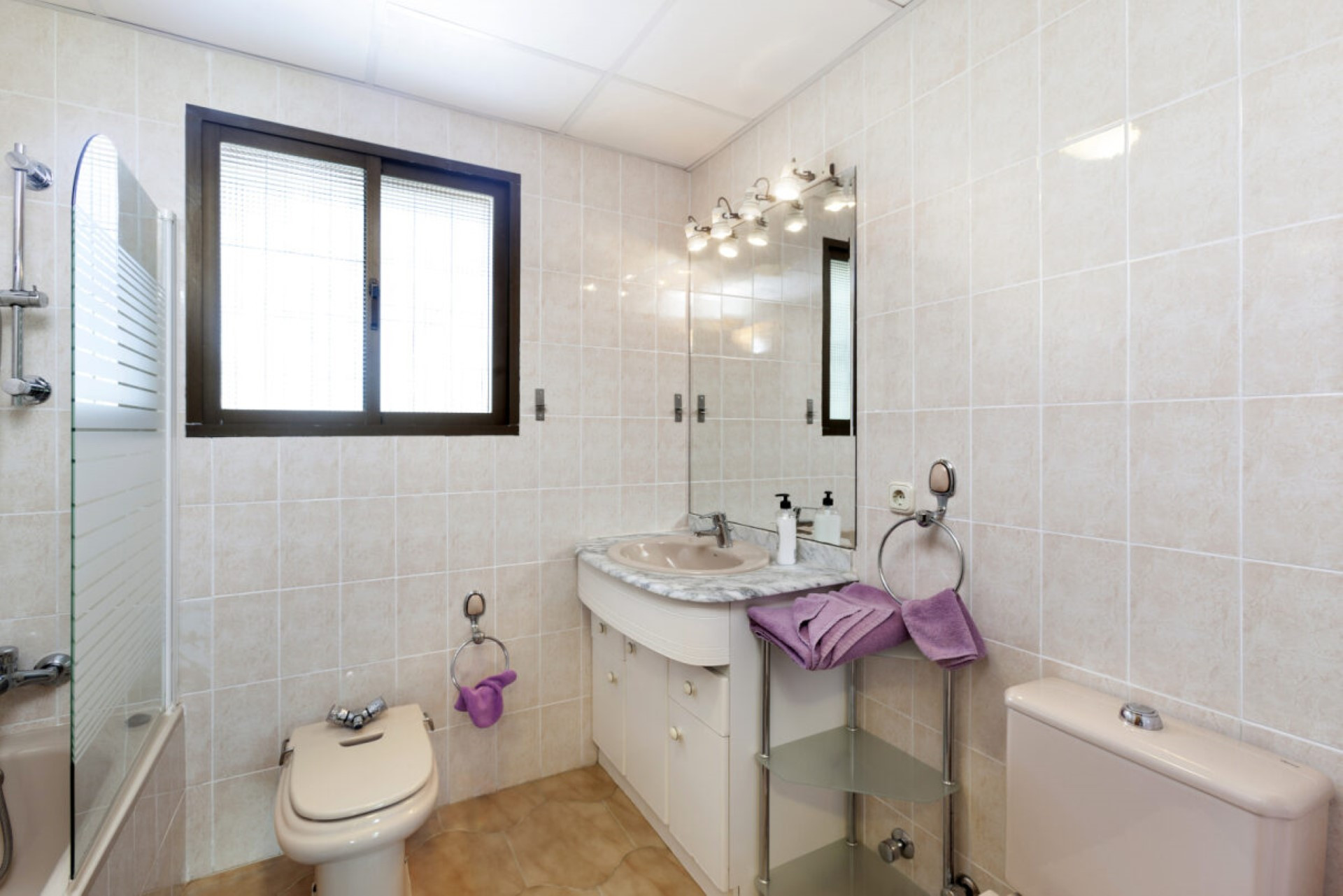 Clásica villa andaluza de 6 dormitorios en Los Naranjos Golf, Nueva Andalucía