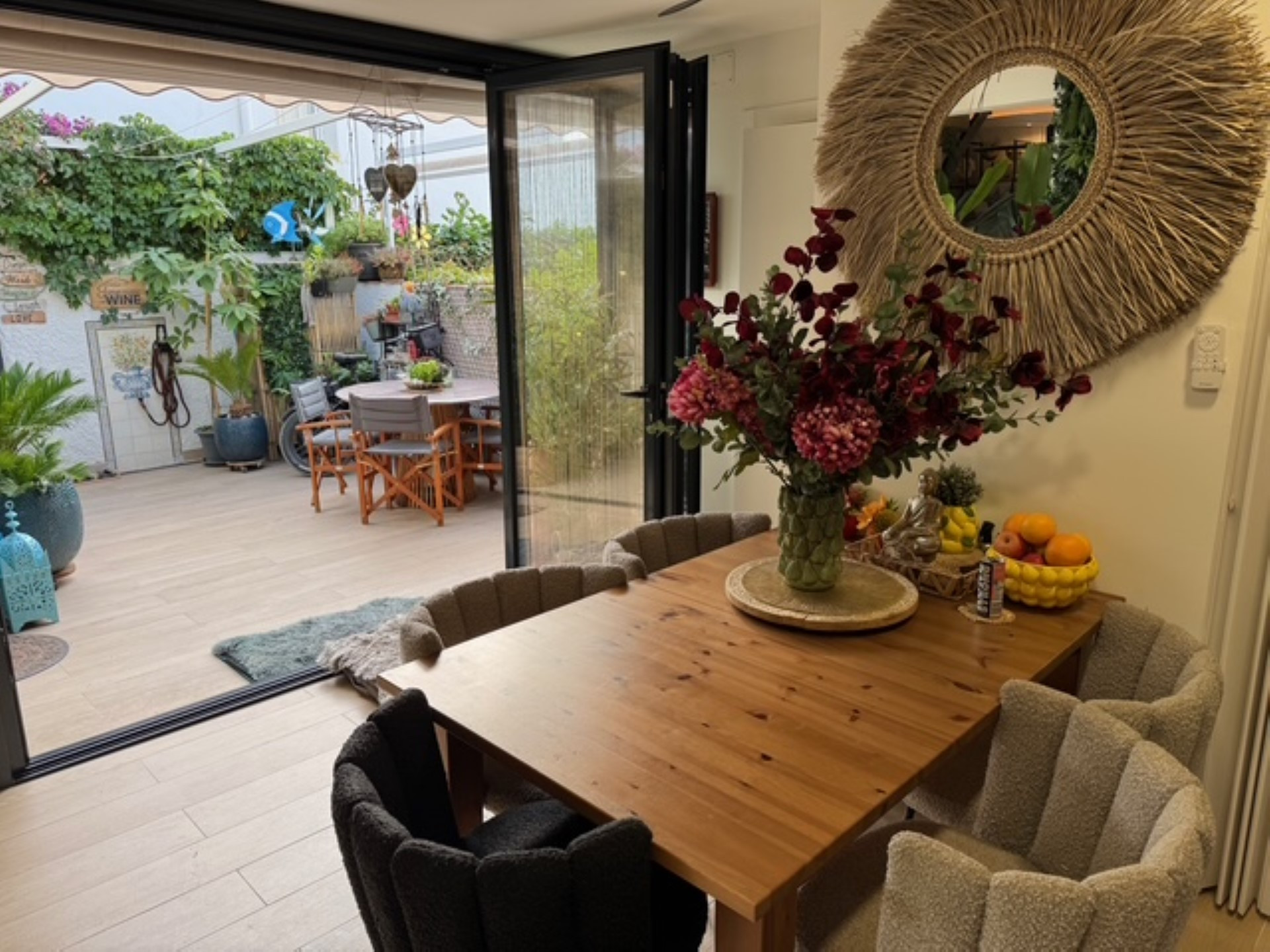 Townhouse in a beachfront complex in Estepona