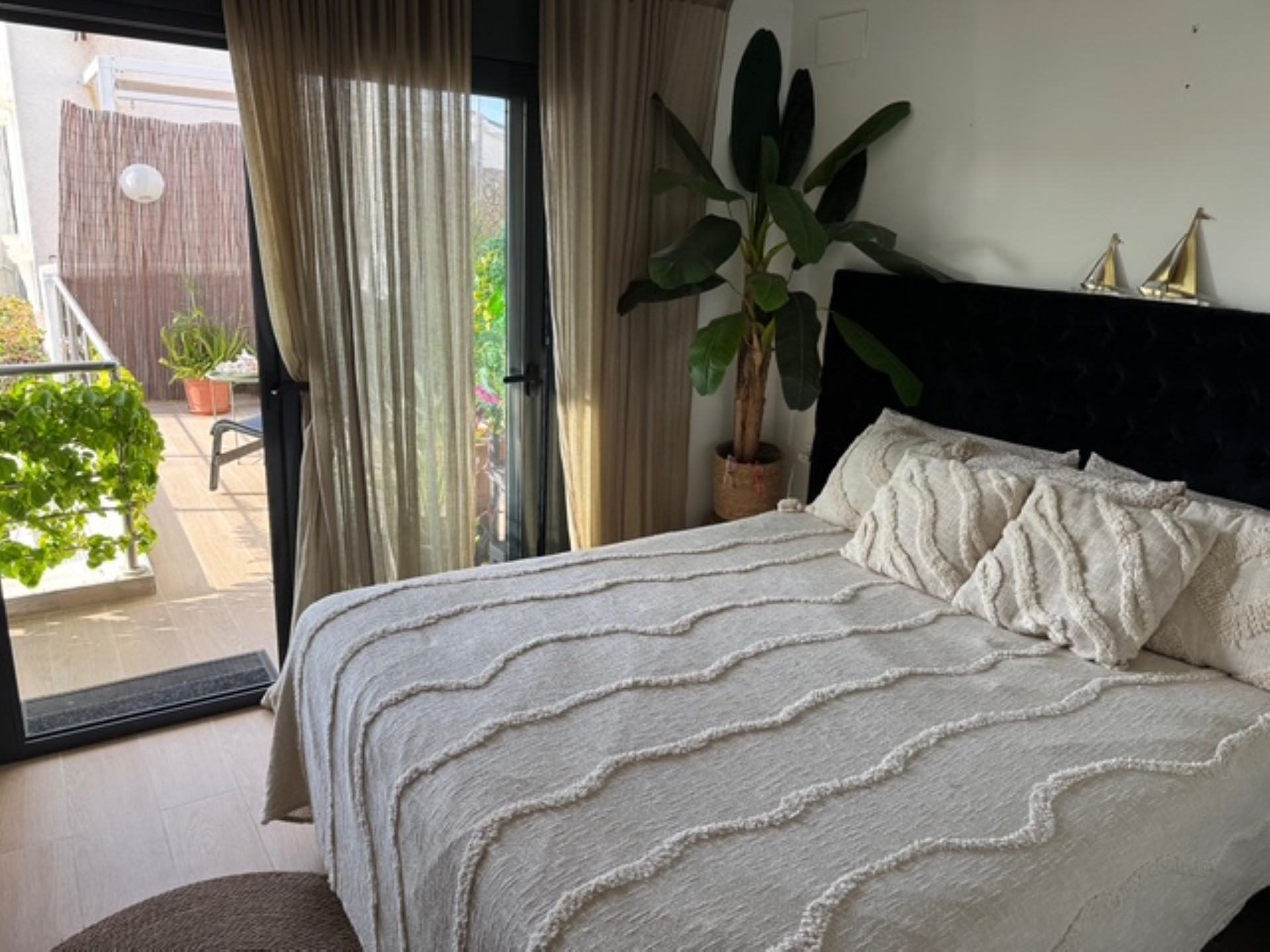 Townhouse in a beachfront complex in Estepona