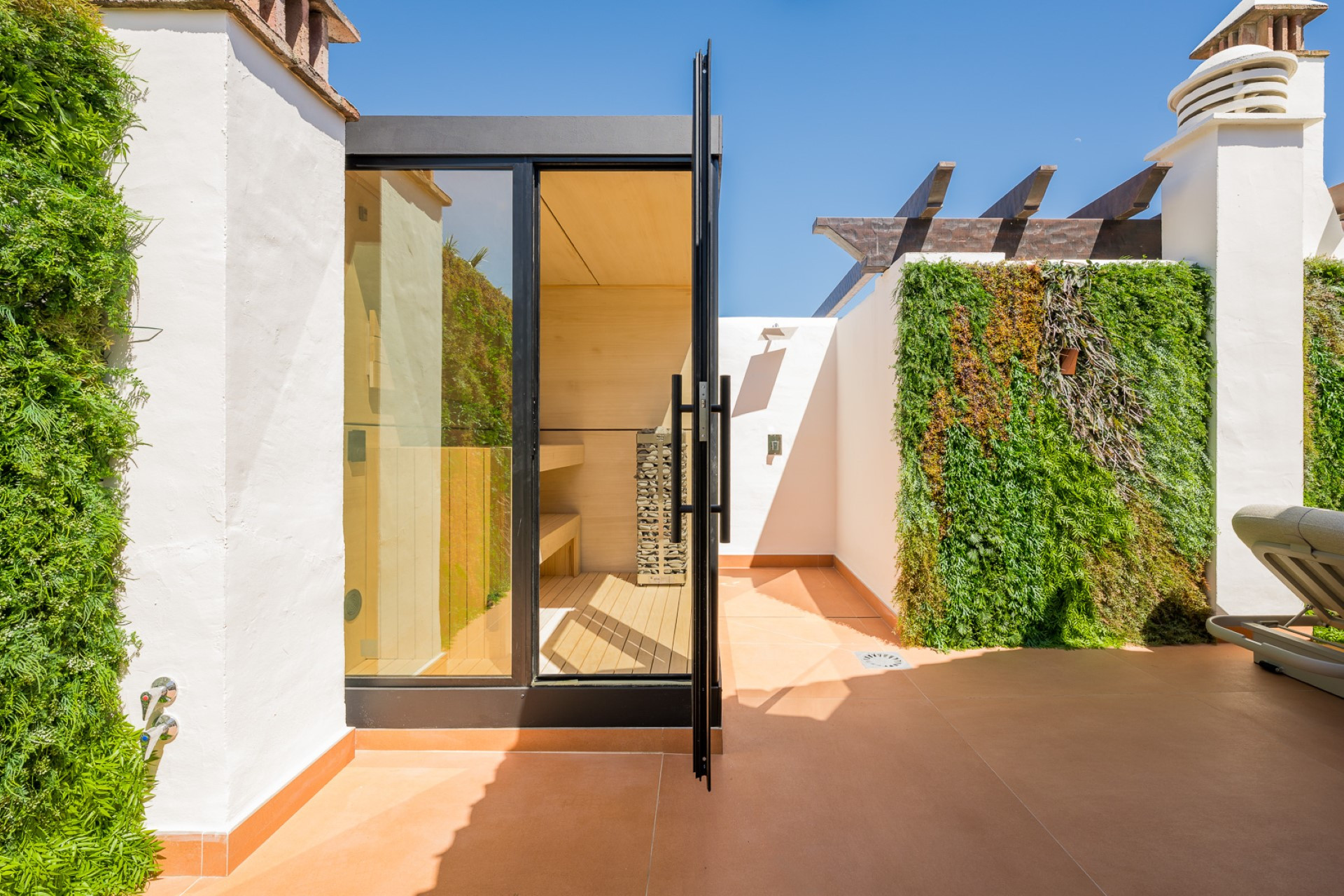 Luxurious renovated penthouse with panoramic sea views in Bahía del Velerín, Estepona